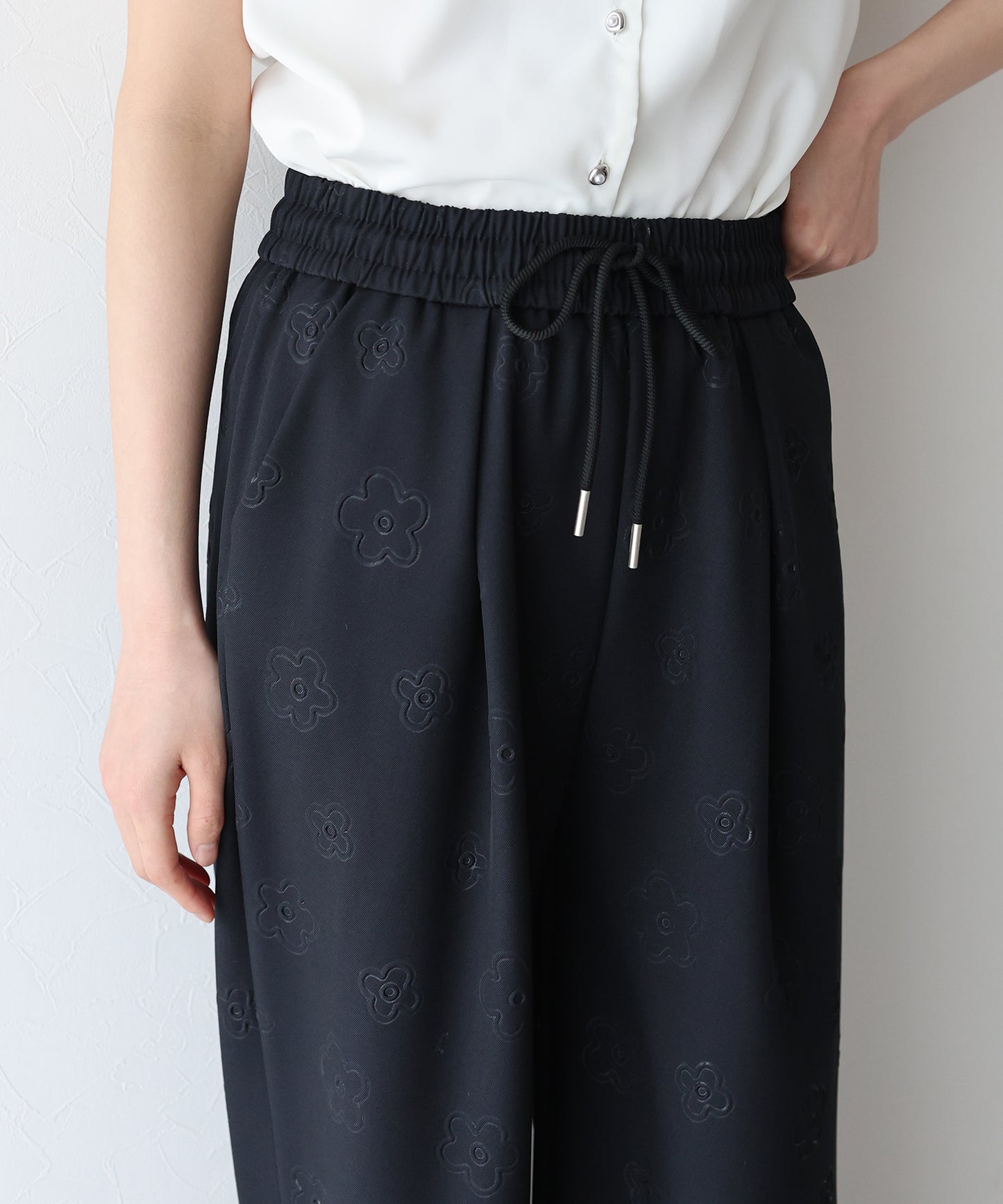 【SALE】フラワーエンボスワイドパンツ