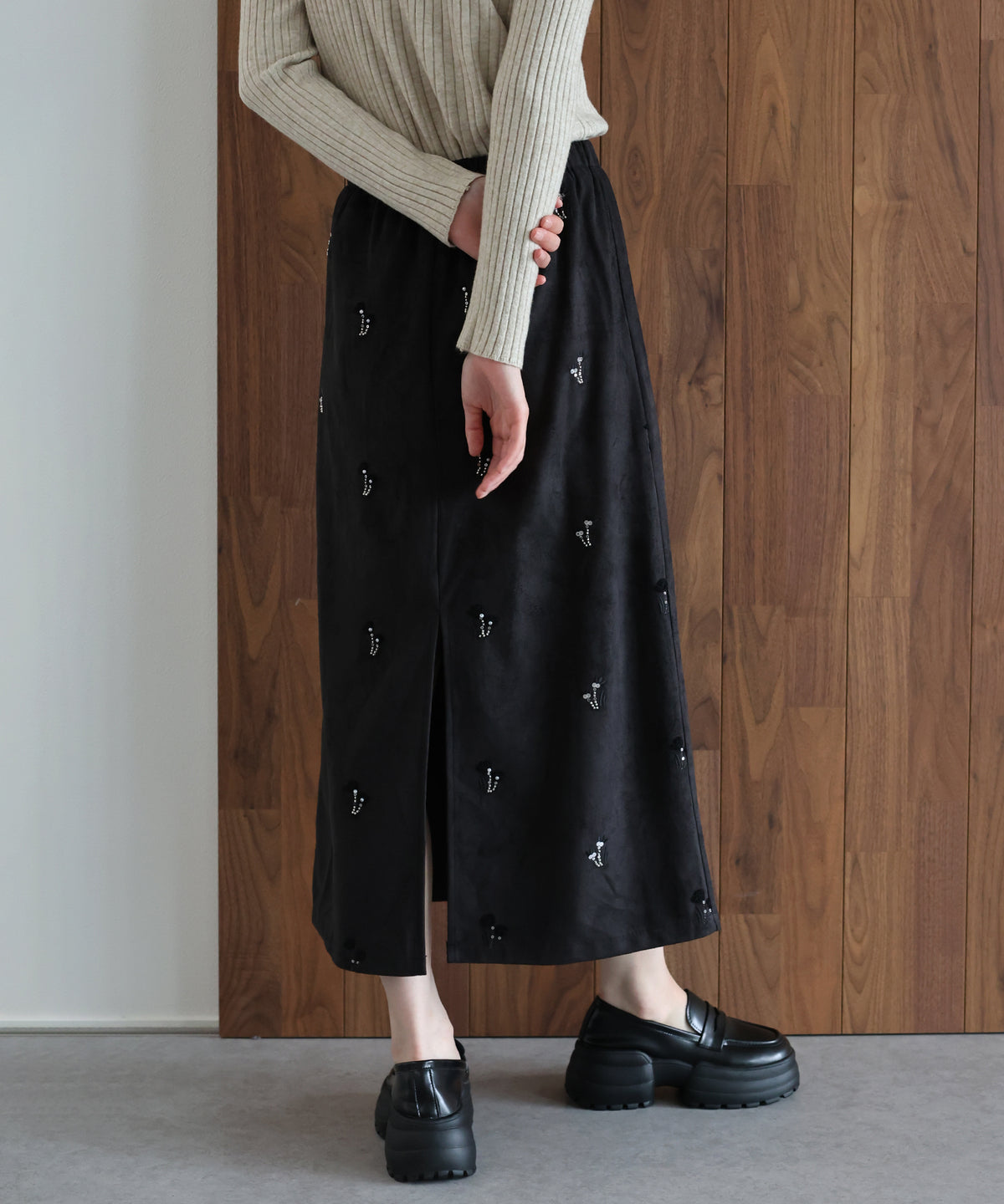 【早割5%OFF】フラワー刺繍スウェードタイトスカート