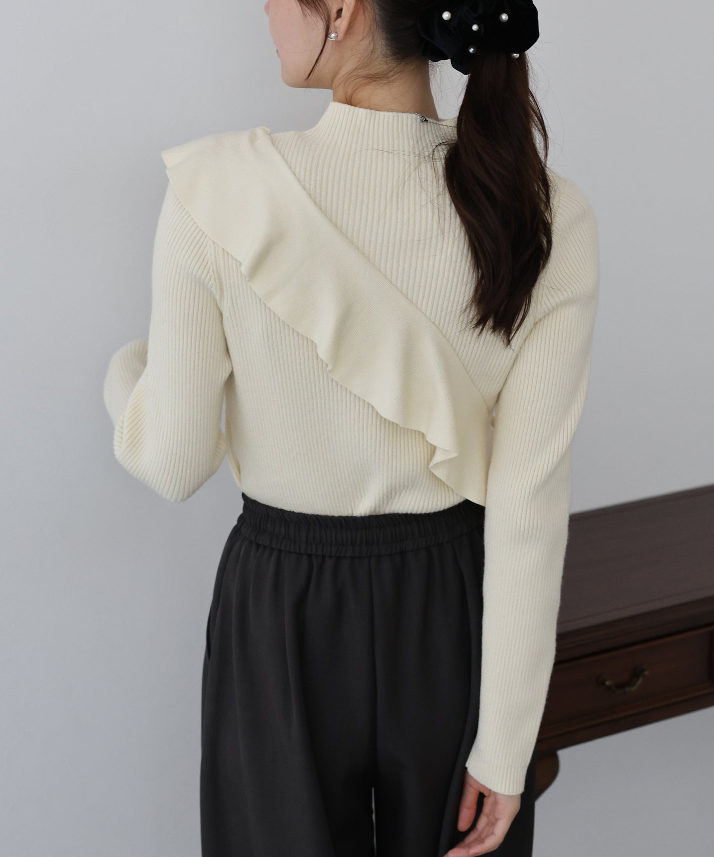 【早割5%OFF】アシメフリルリブニット