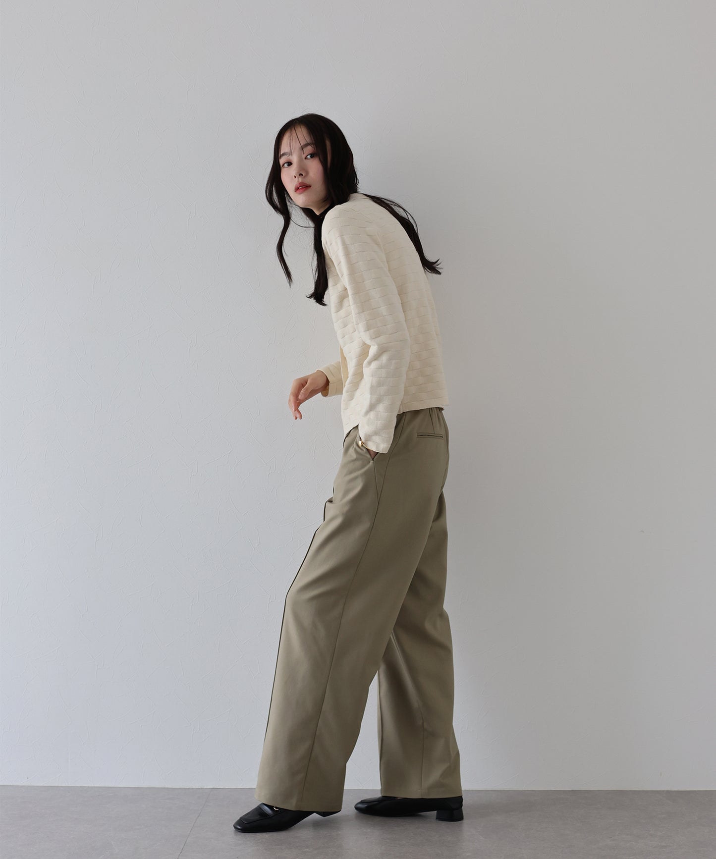 【SALE】ピンタックストレートスラックス