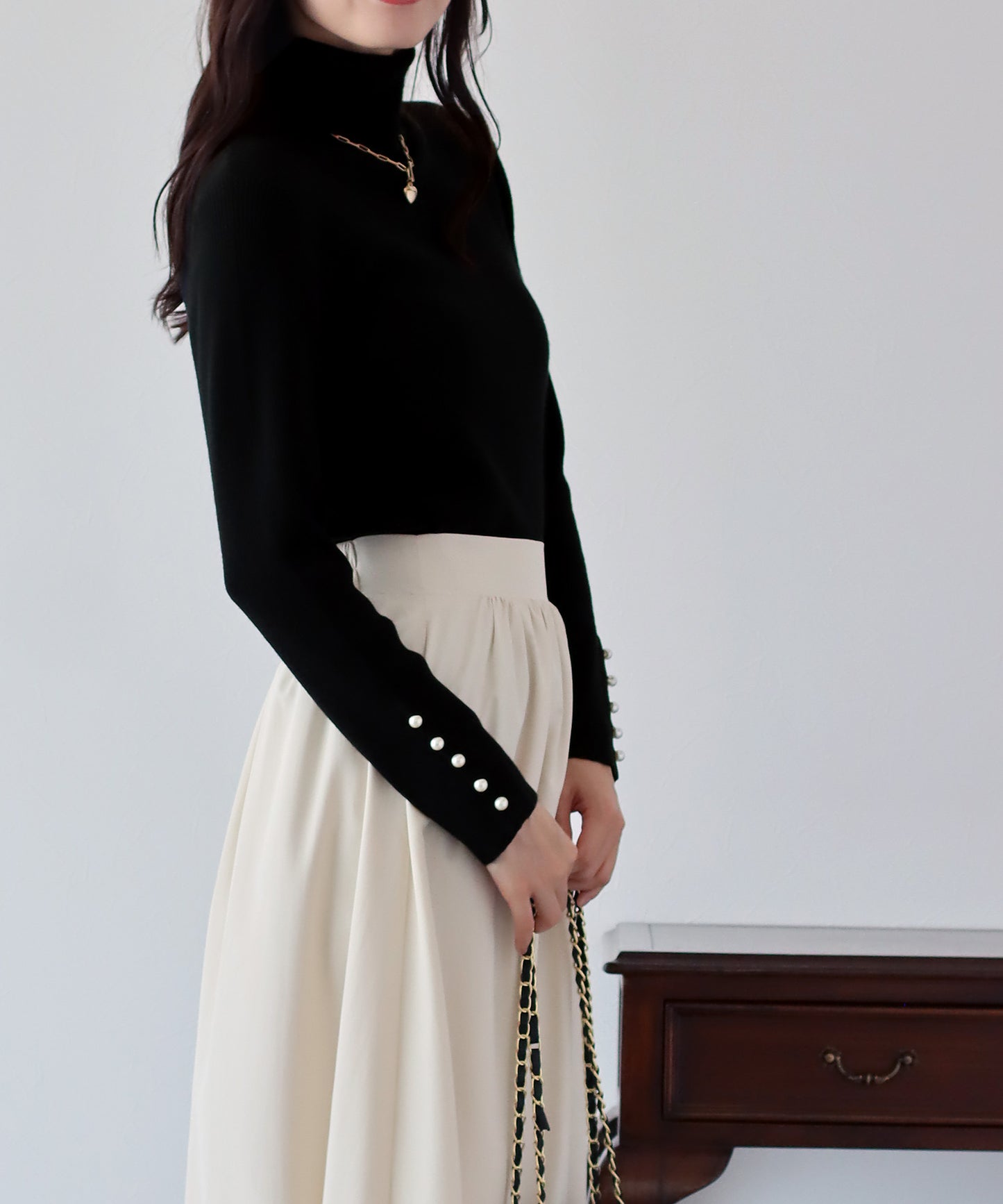 【TIME SALE】袖パールボタンタートルネックニット