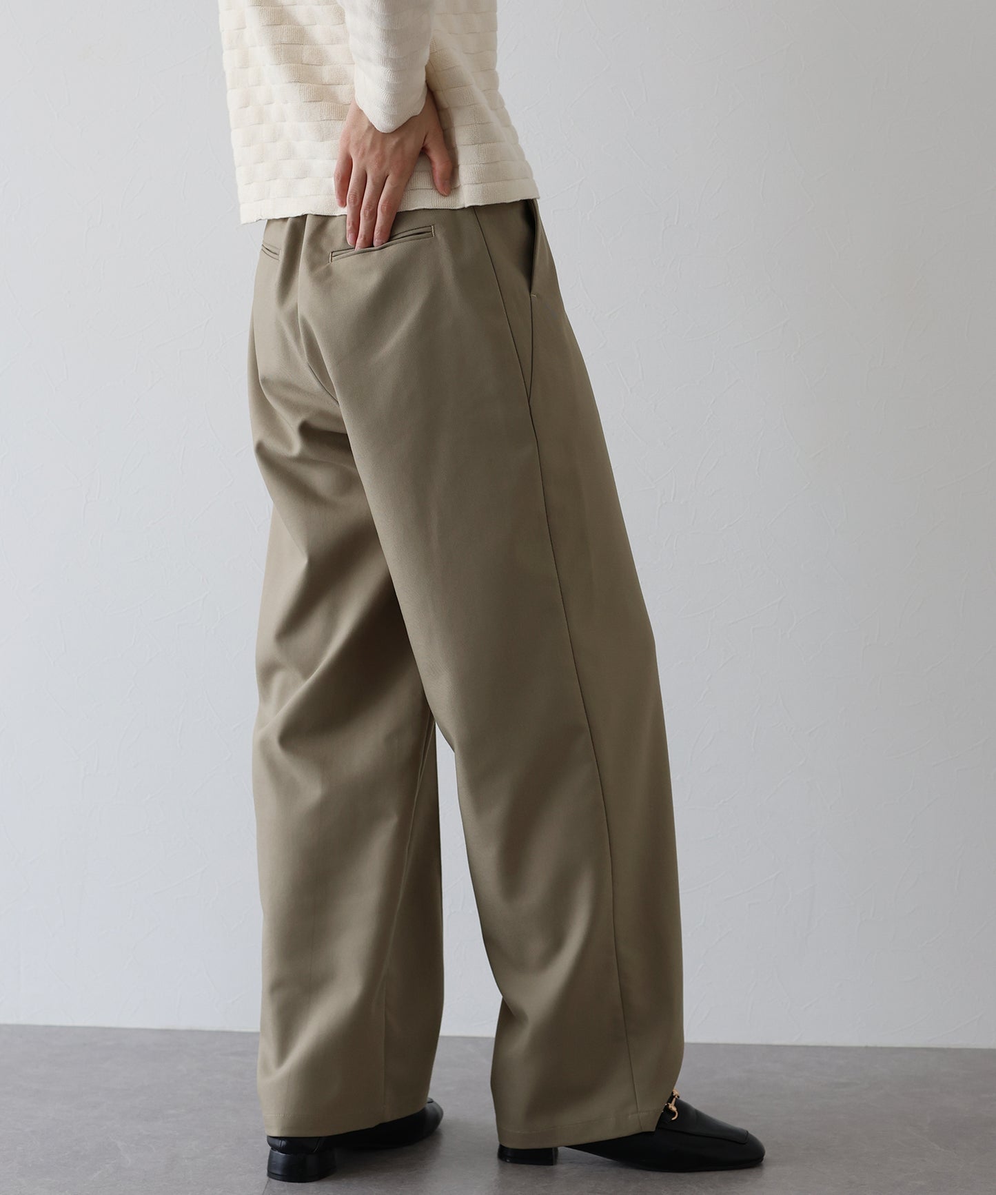 【SALE】ピンタックストレートスラックス