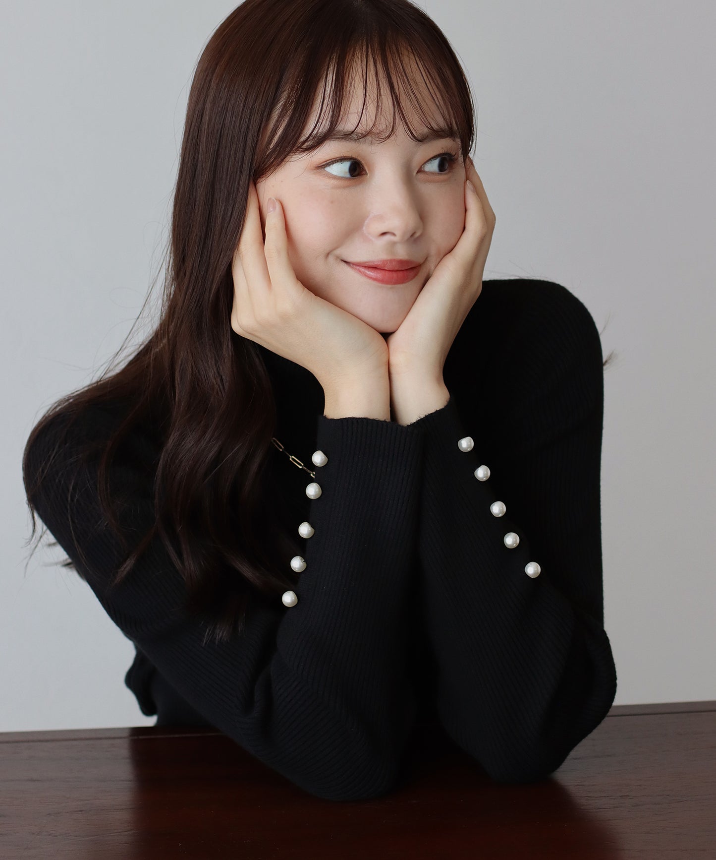 【TIME SALE】袖パールボタンタートルネックニット