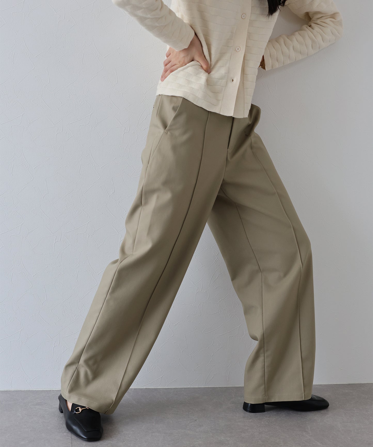 【SALE】ピンタックストレートスラックス
