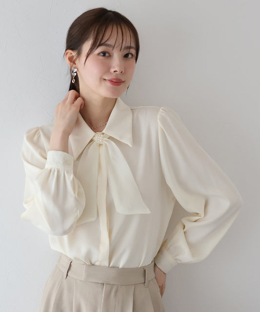 パールモチーフリボンブラウス