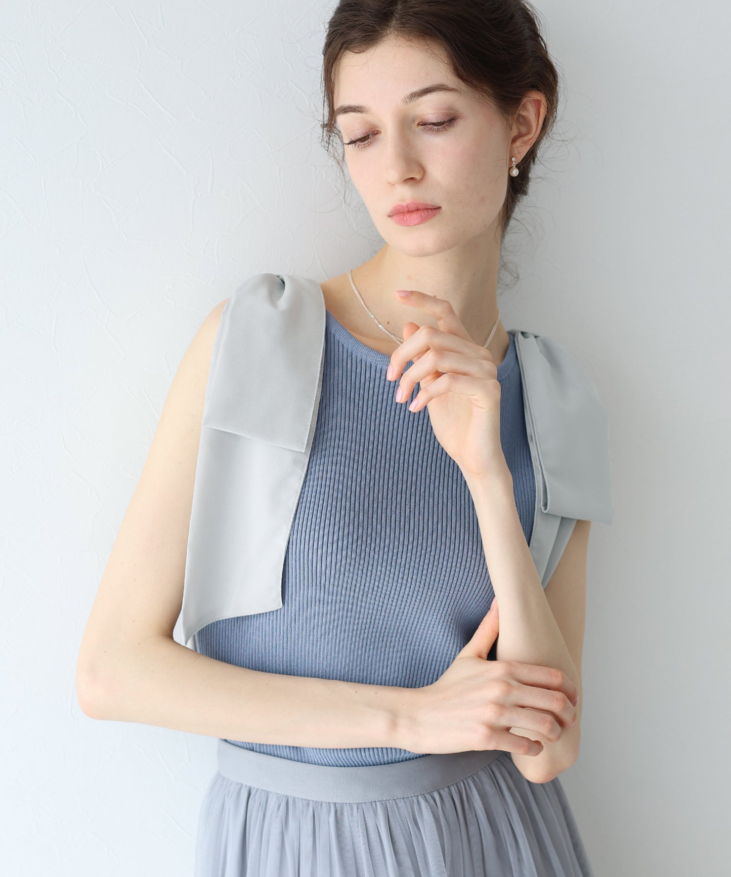 【SALE】ショルダーリボンノースリリブニット