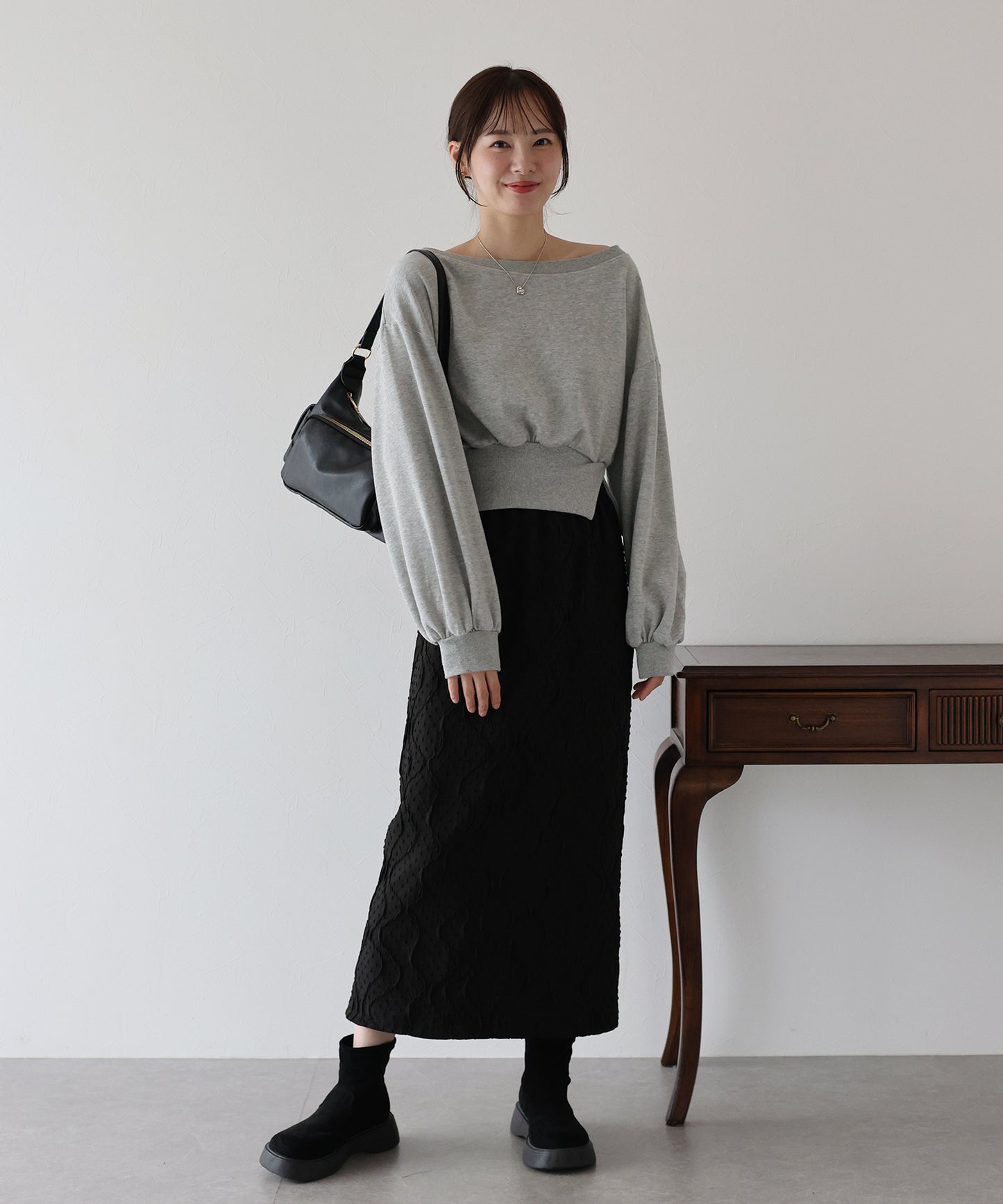 オフショルダースウェット