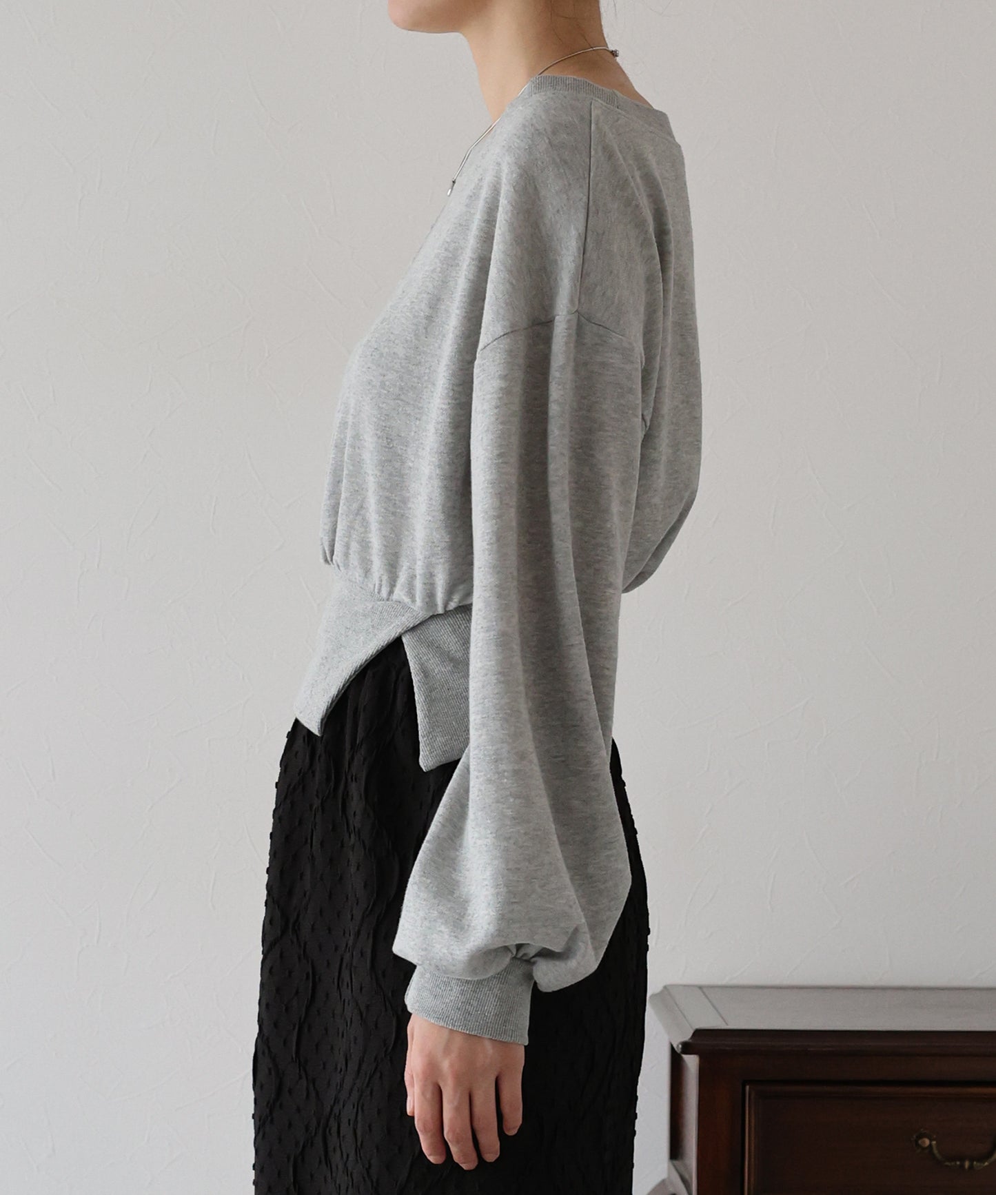 オフショルダースウェット