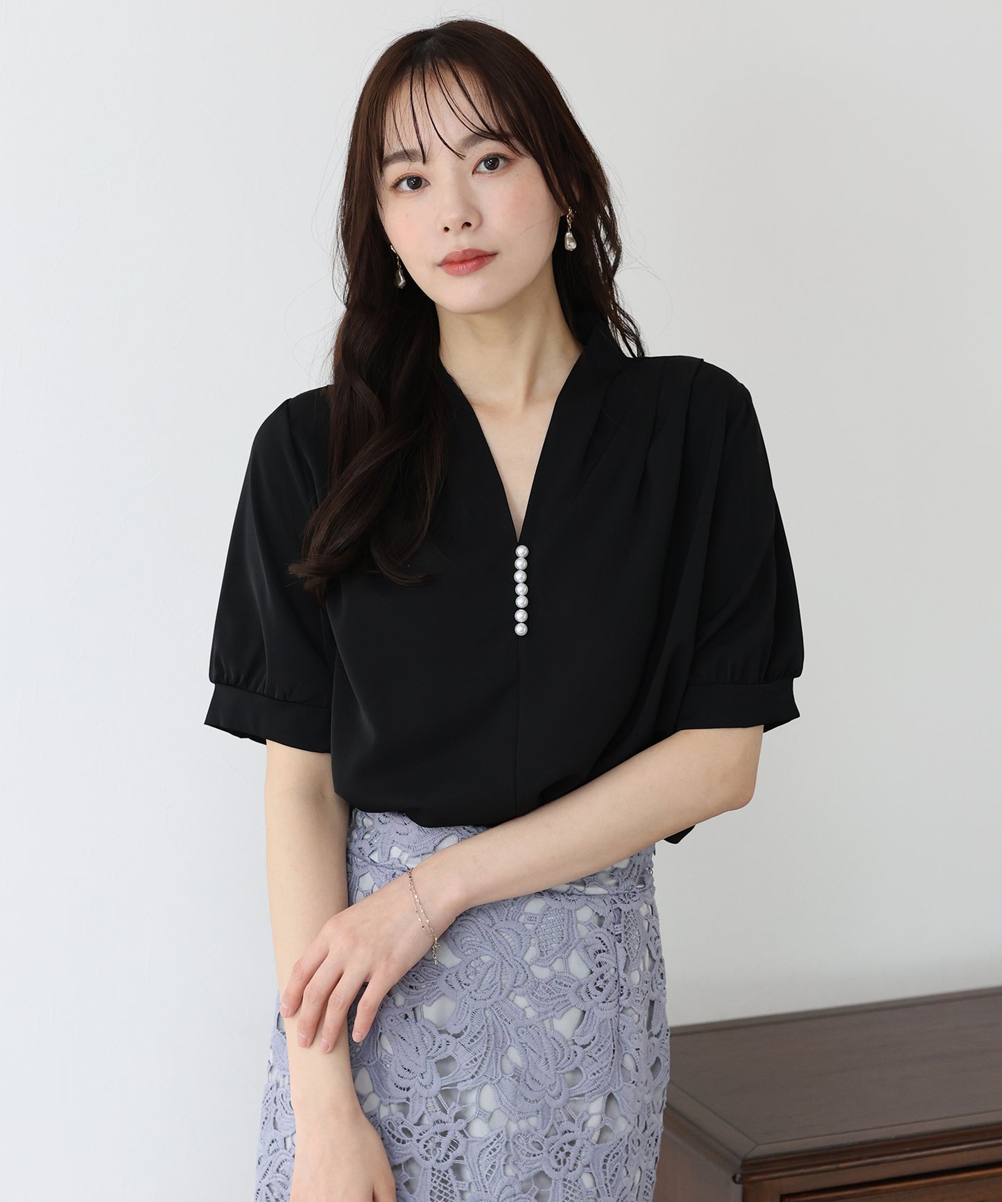 【SALE】パールラインVネックブラウス【ネコポス】