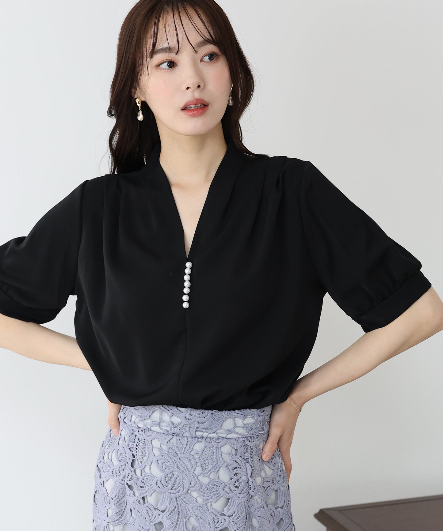 【SALE】パールラインVネックブラウス【ネコポス】