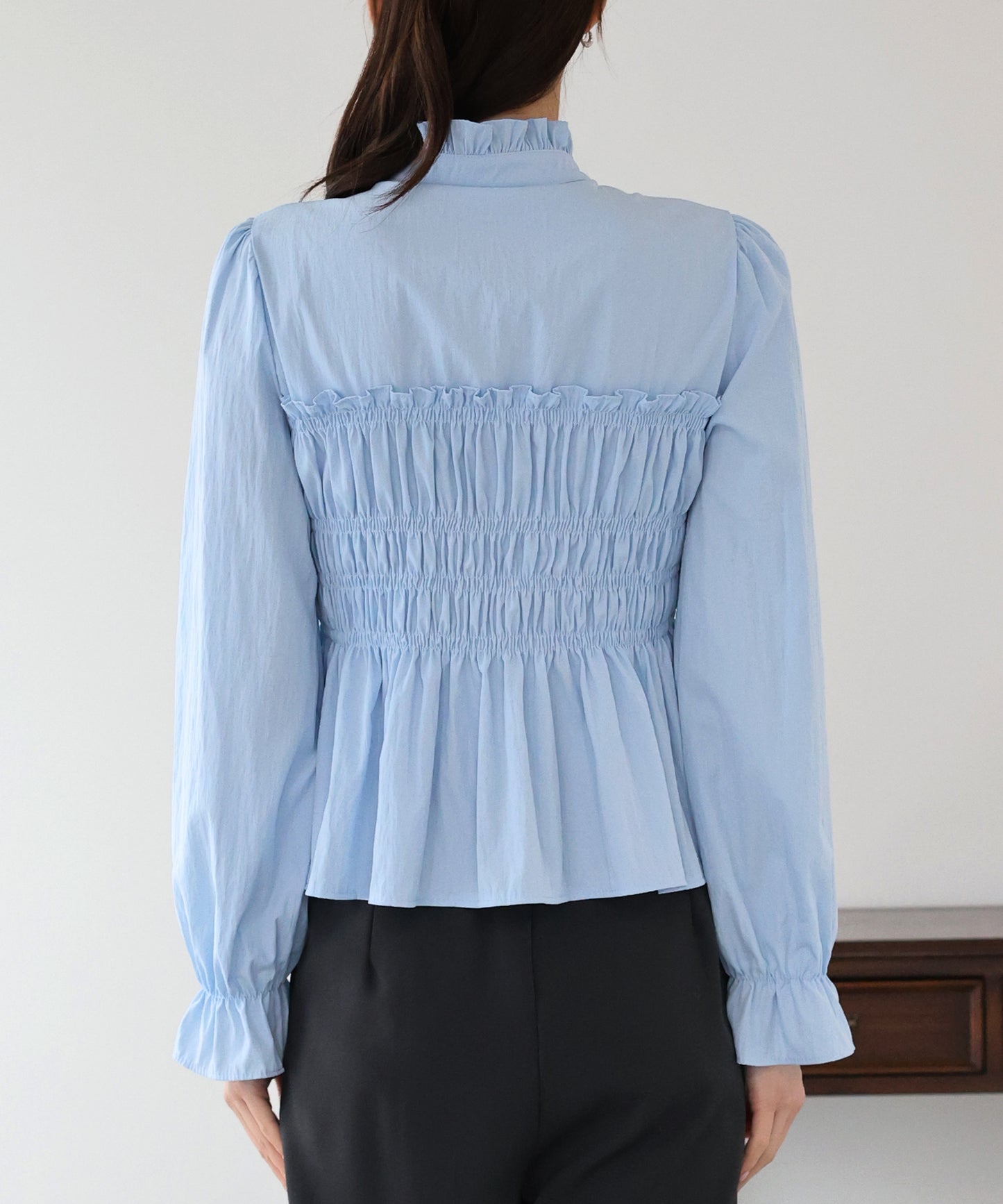 フリルネックシャーリングブラウス【ネコポス】