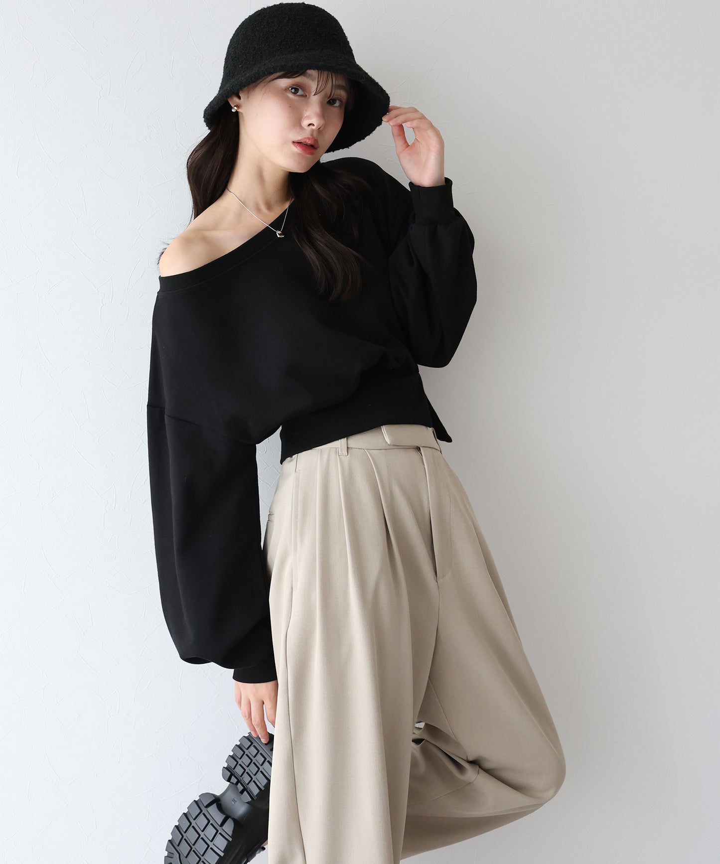 【早割5%OFF】オフショルダースウェット