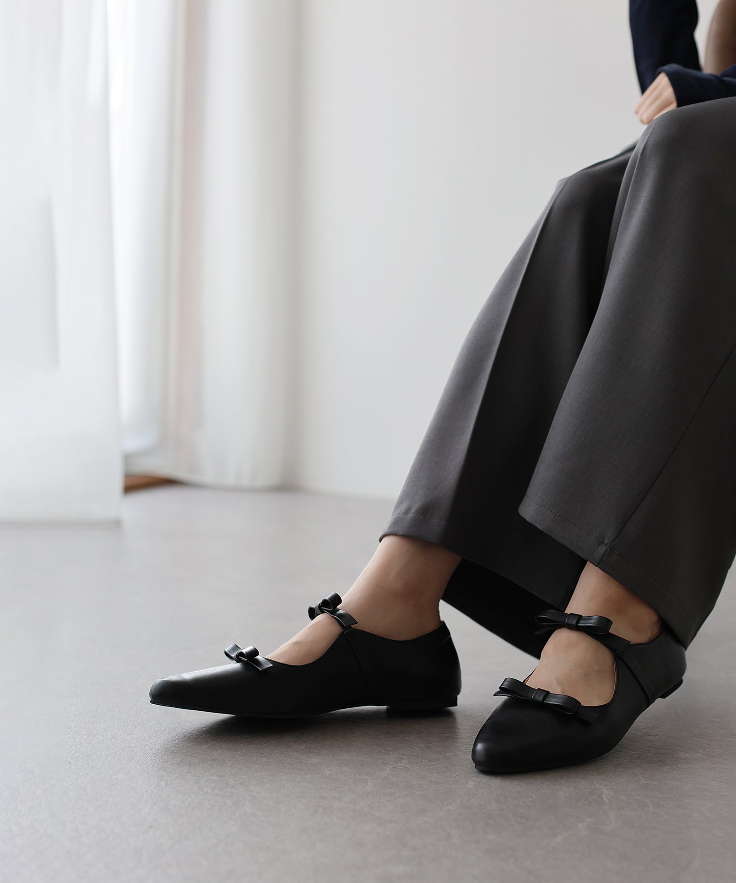 【SALE】ポインテッドトゥリボンパンプス
