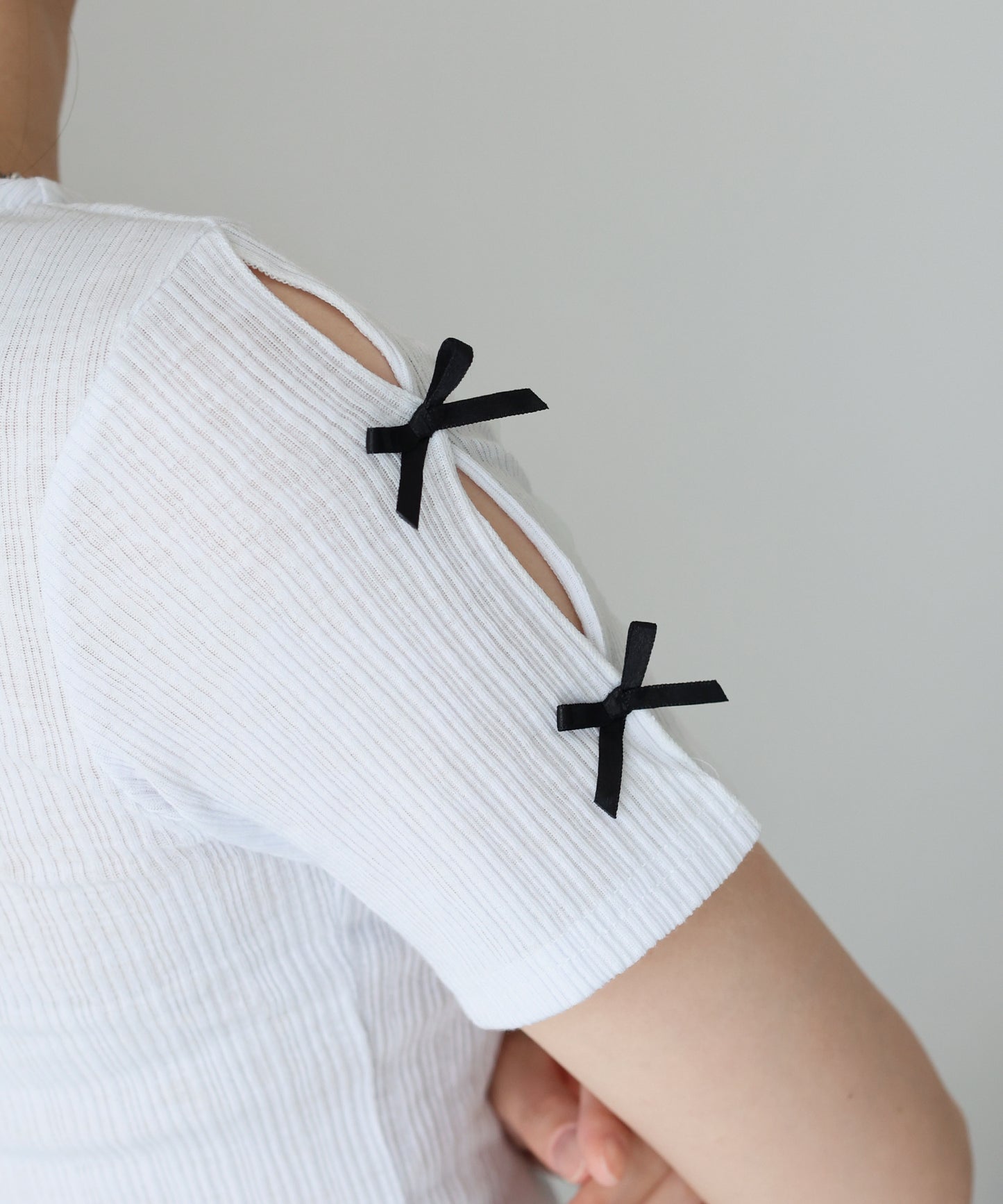 【SALE】袖リボンクロップドリブトップス【ネコポス】