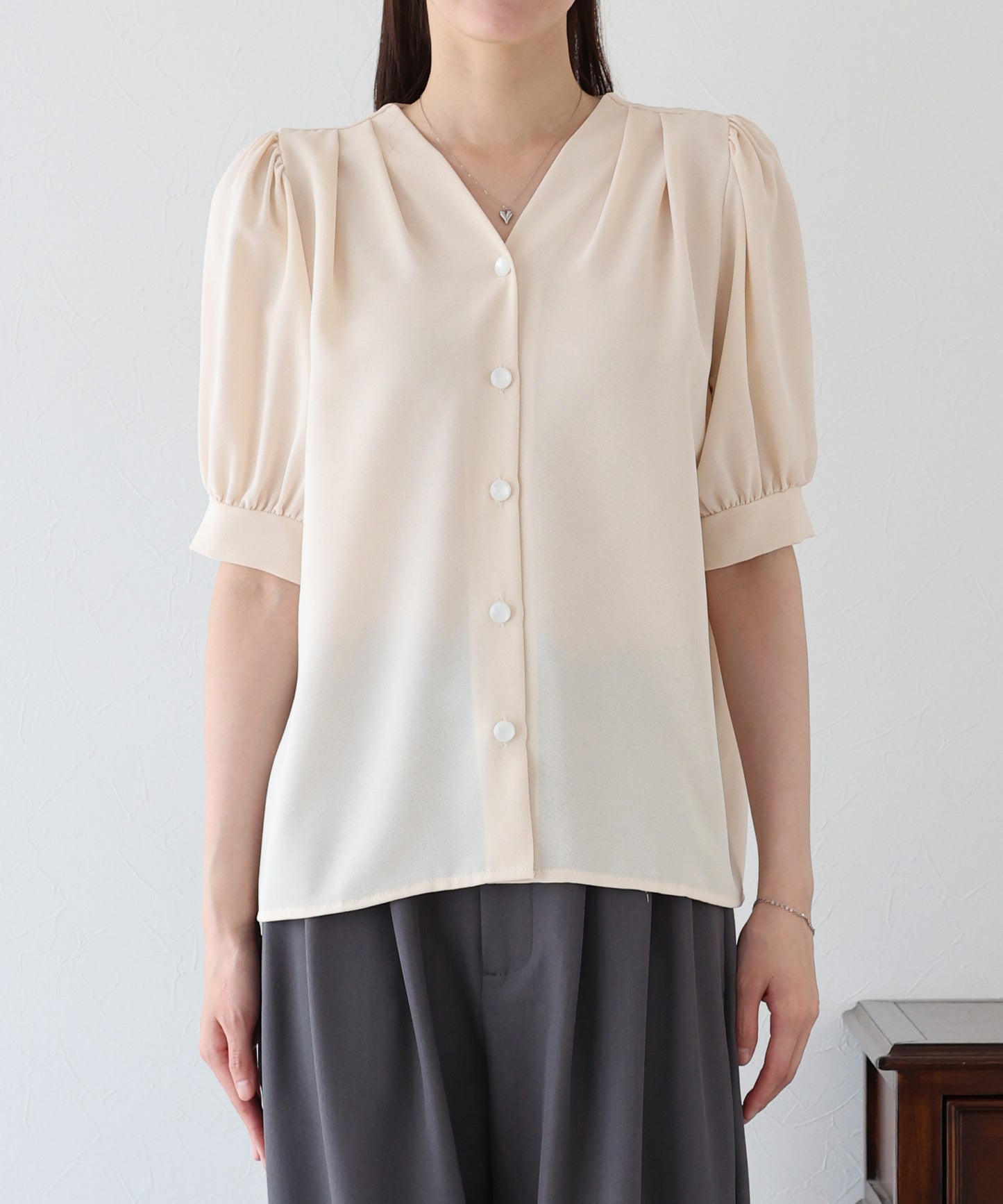 펄 도트 버튼 블라우스