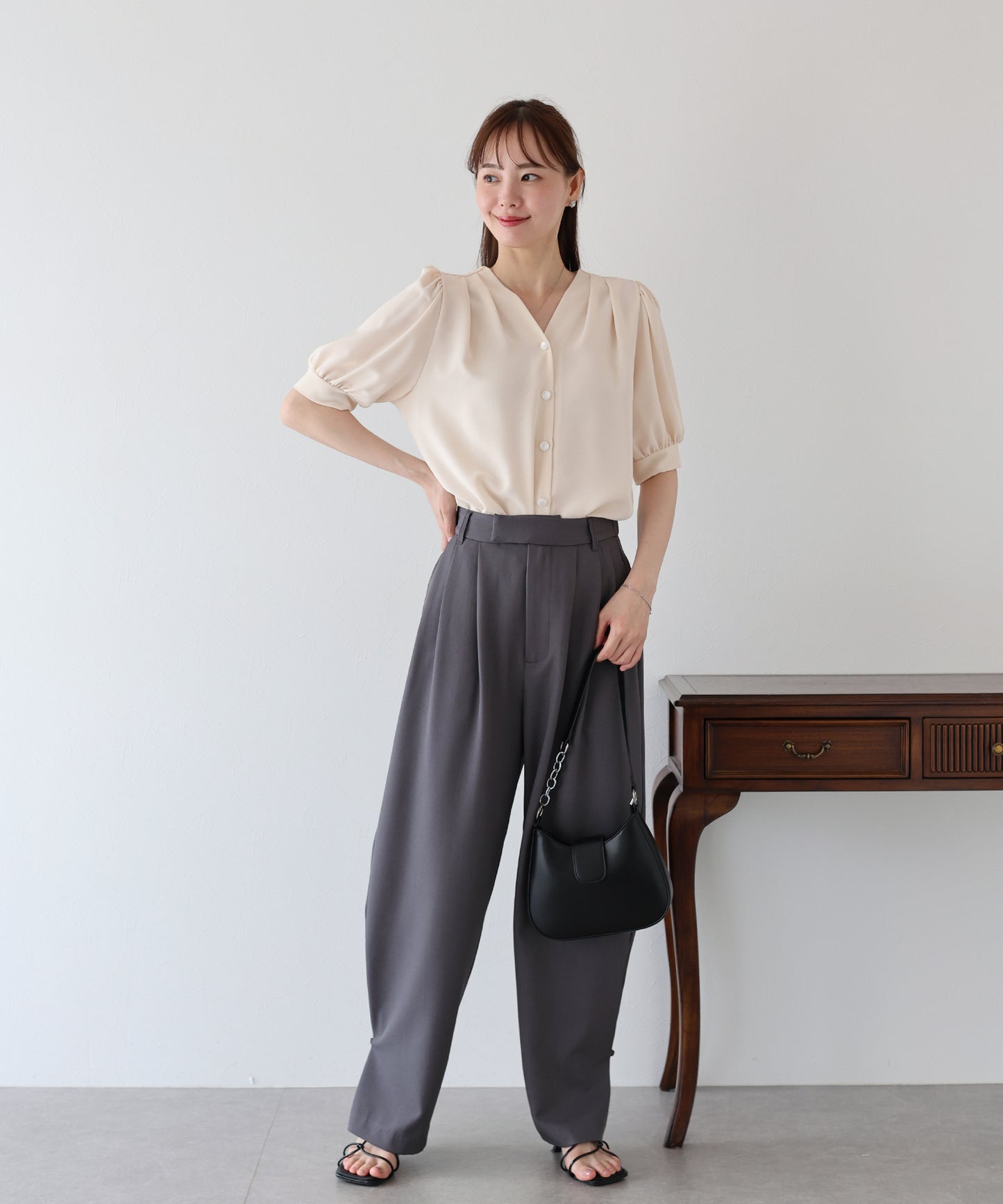 펄 도트 버튼 블라우스