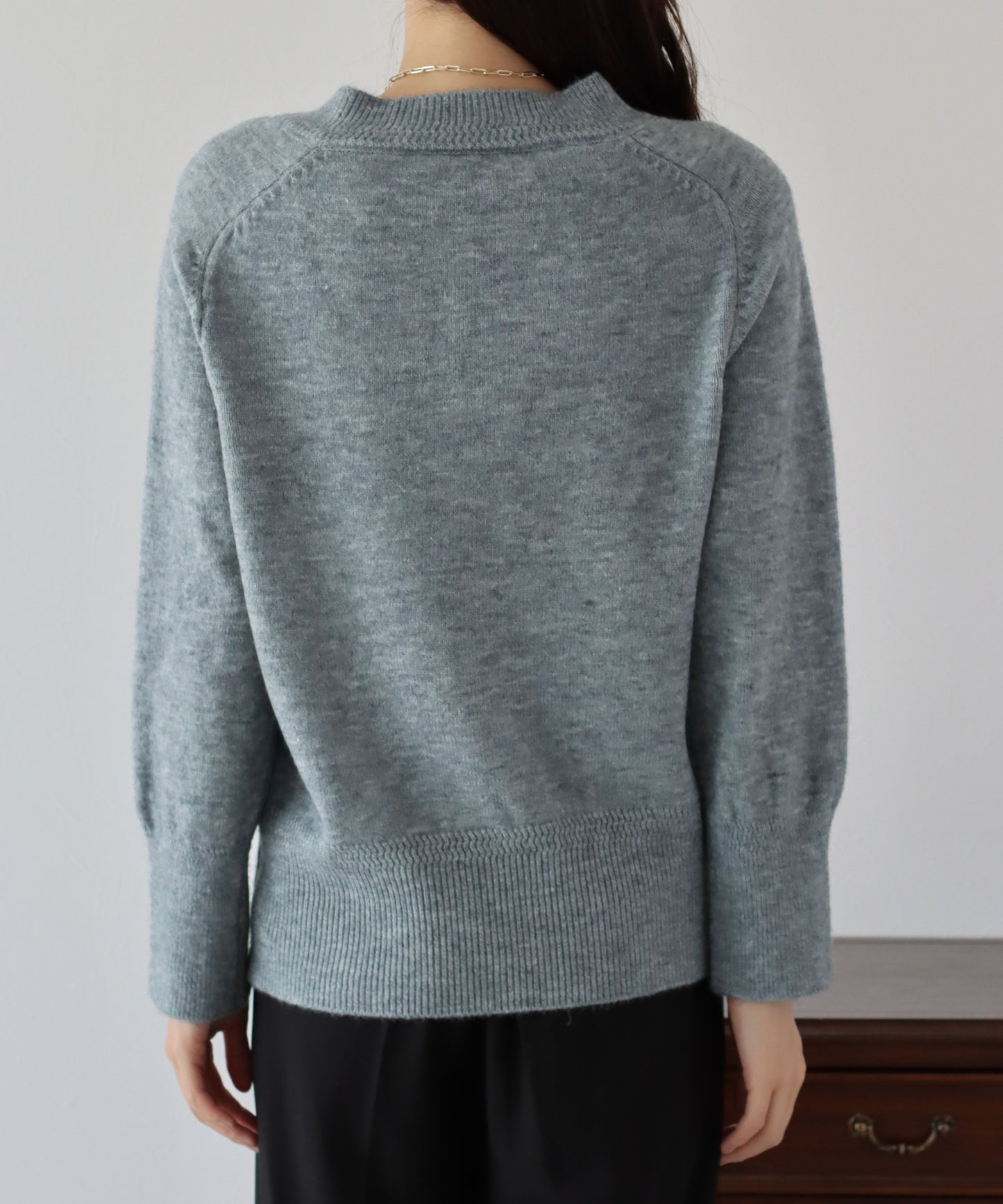 【SALE】Vネックニット