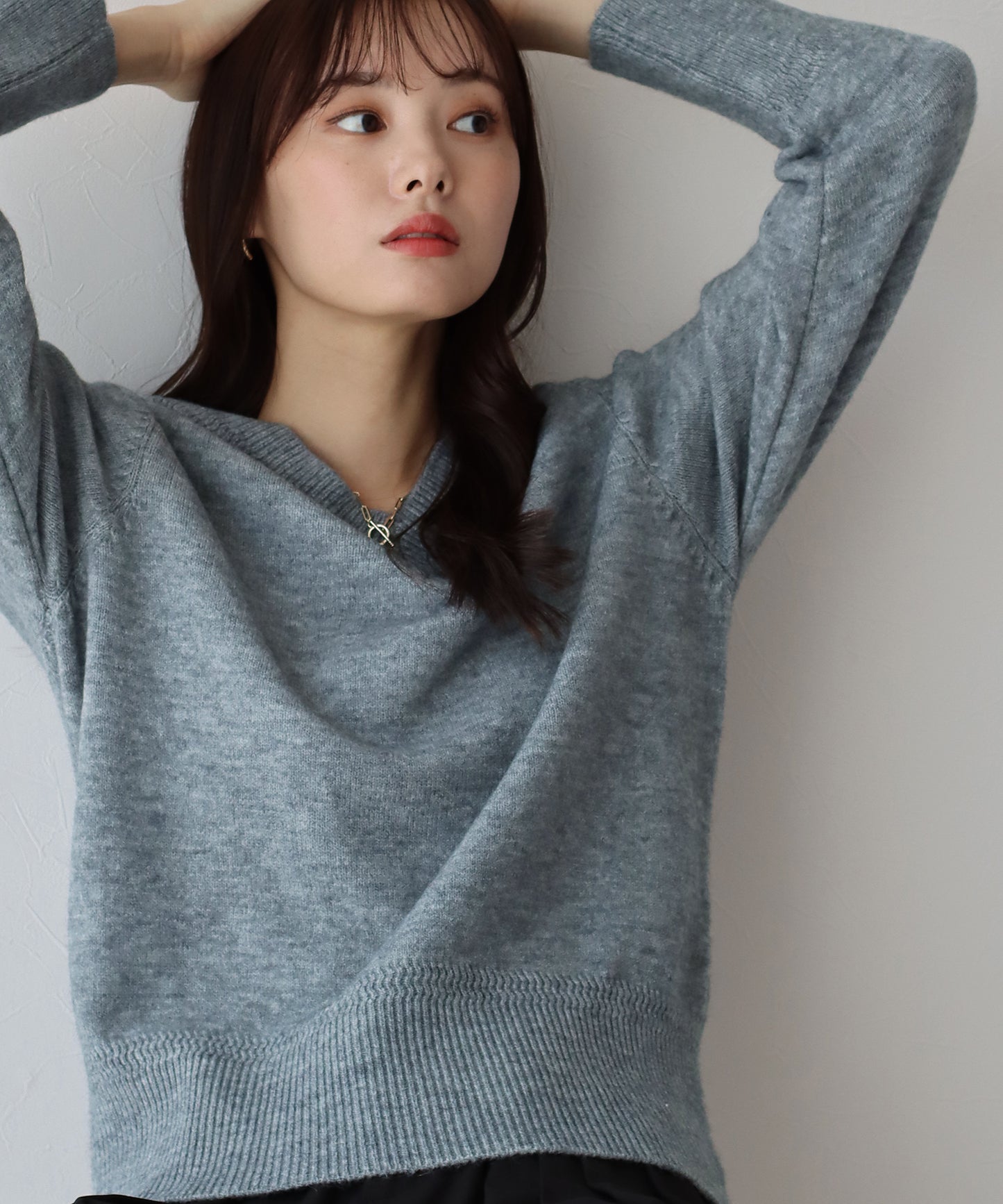 【SALE】Vネックニット