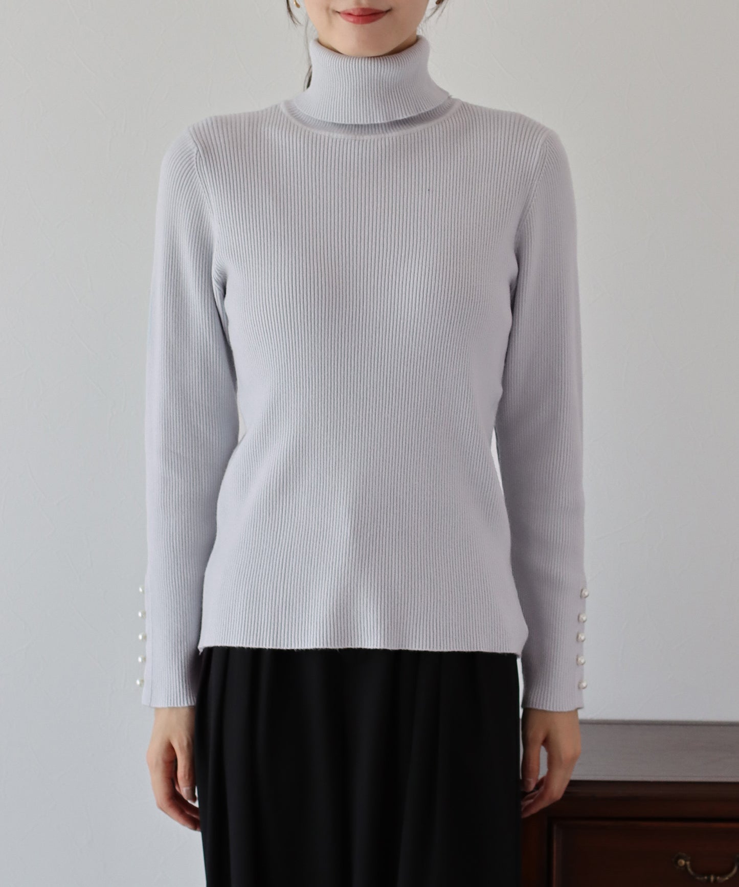 【TIME SALE】袖パールボタンタートルネックニット