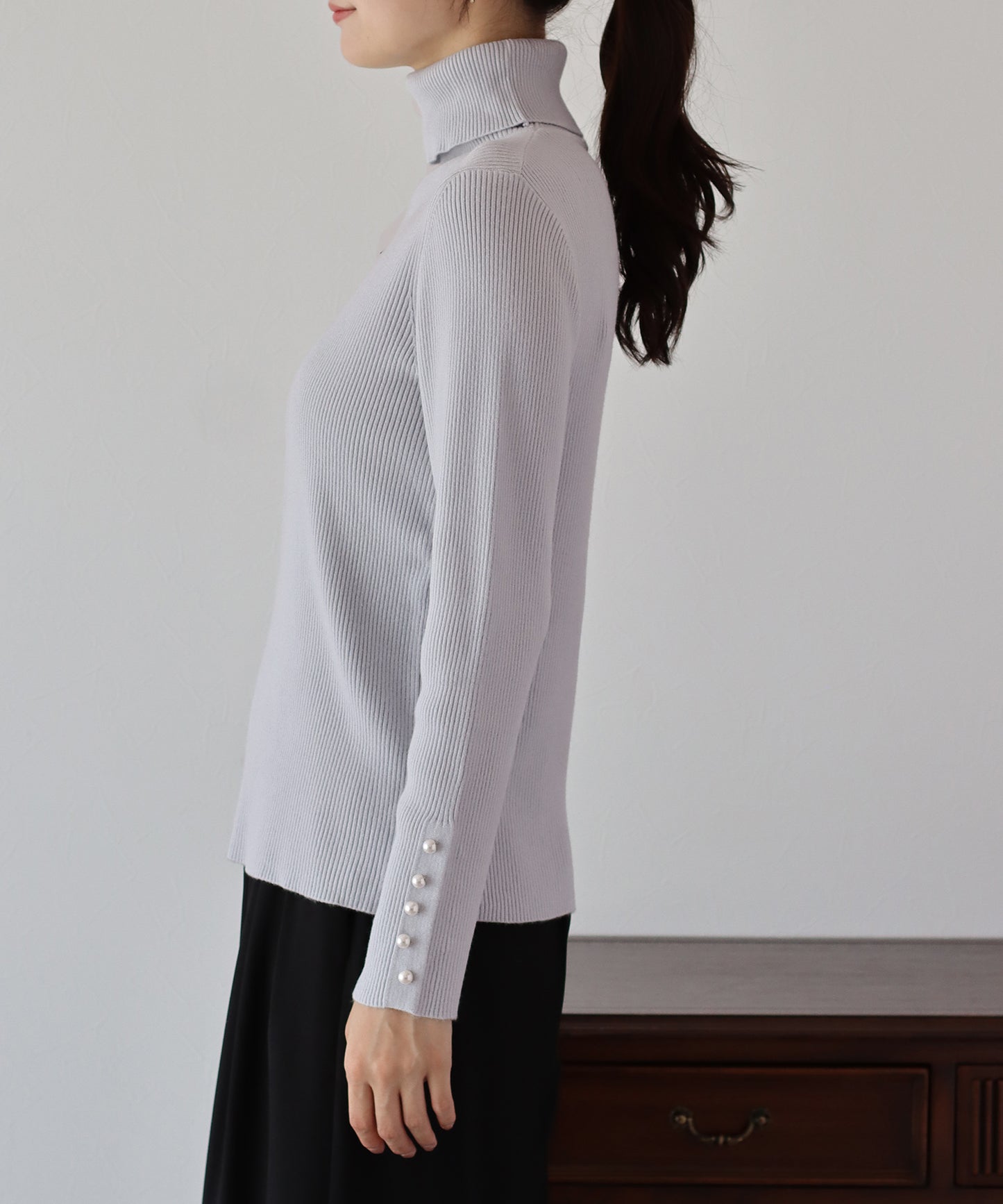 【TIME SALE】袖パールボタンタートルネックニット