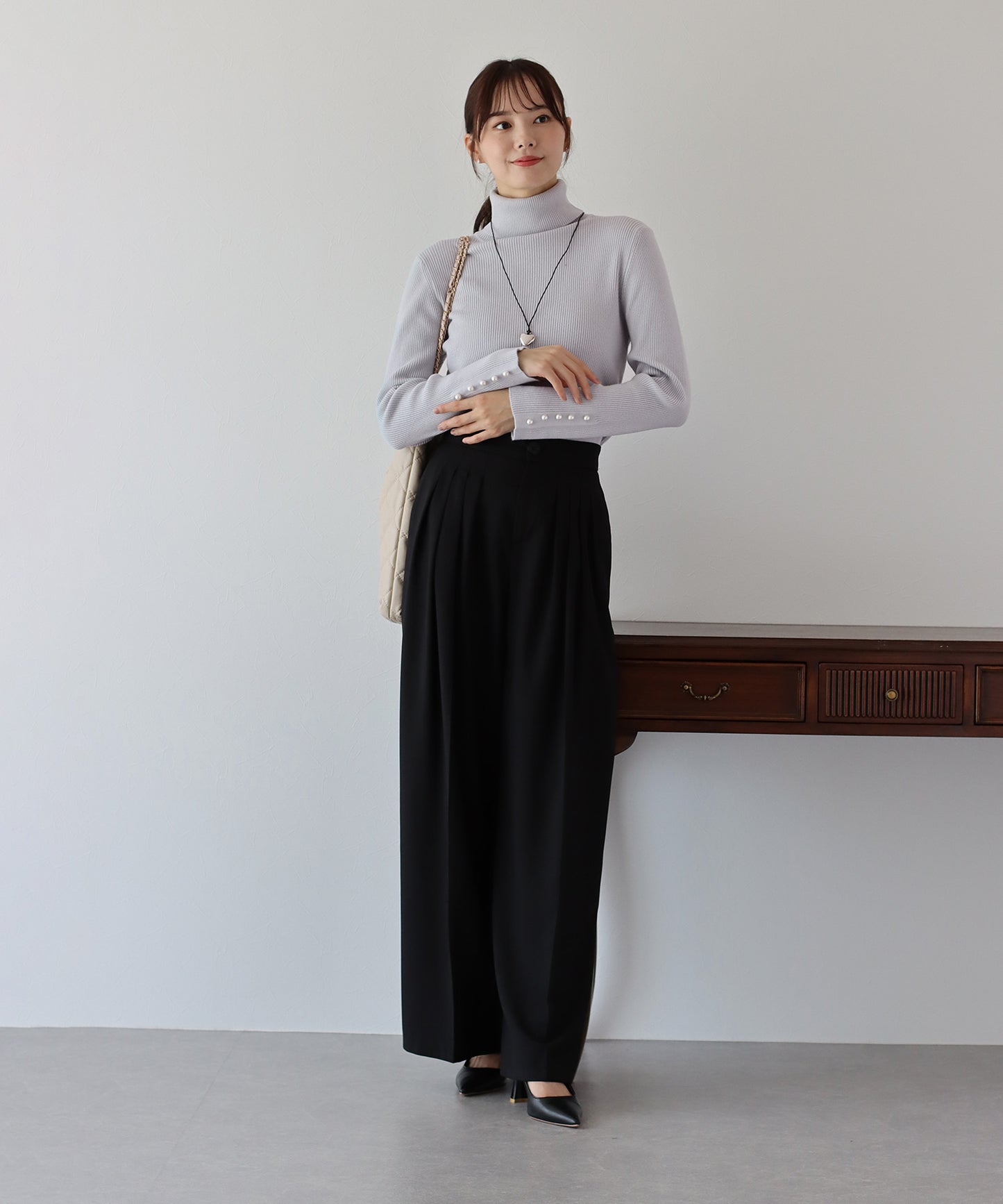 【TIME SALE】袖パールボタンタートルネックニット