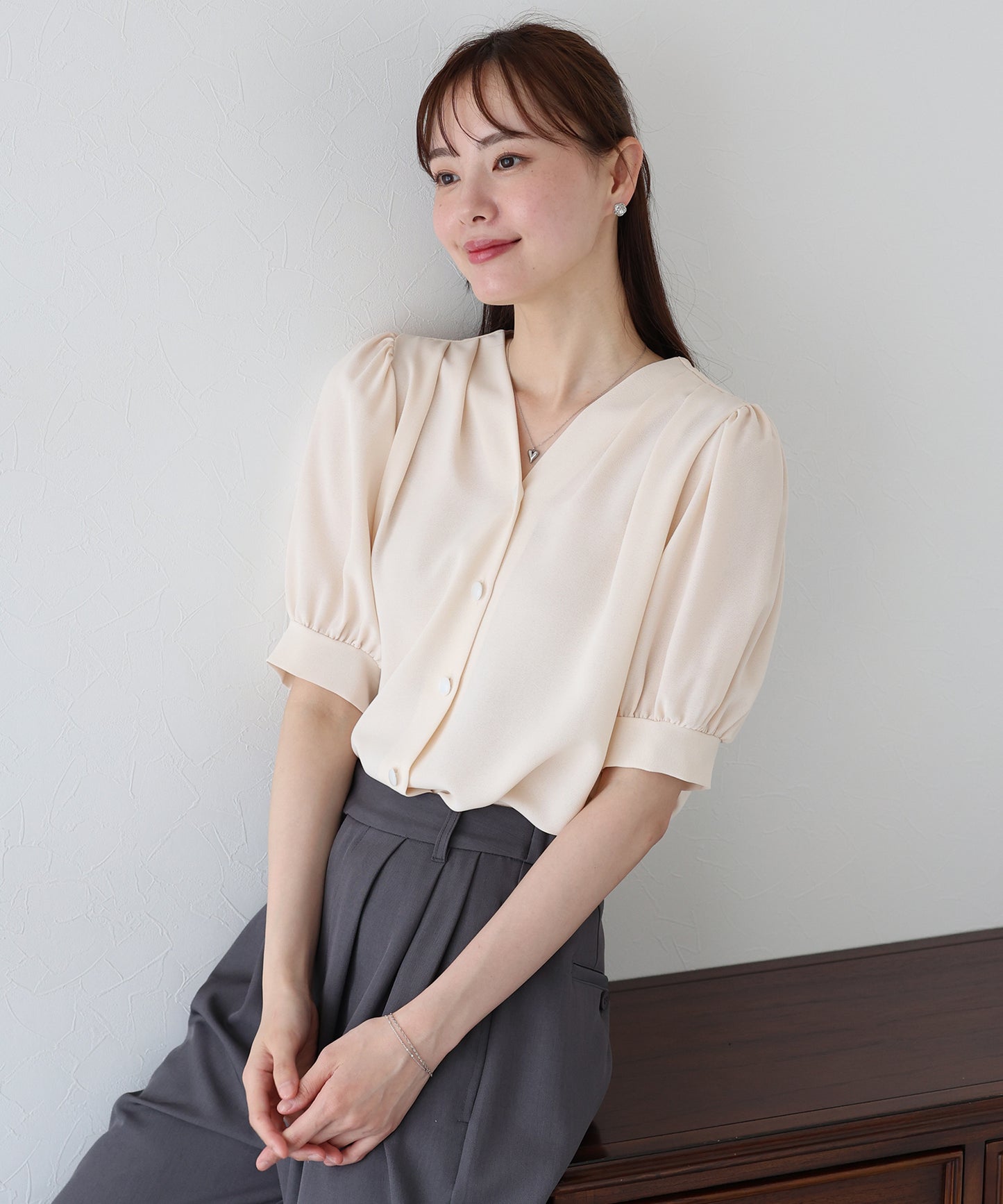 펄 도트 버튼 블라우스