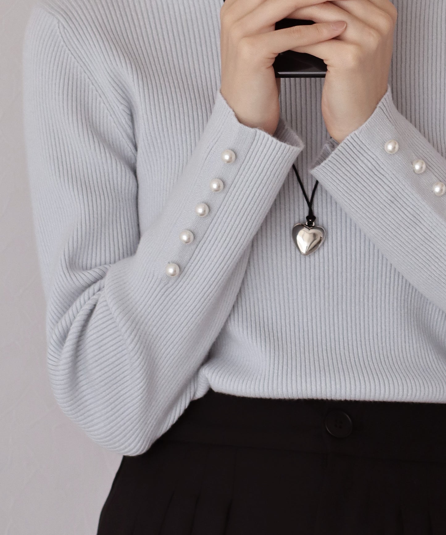 【TIME SALE】袖パールボタンタートルネックニット