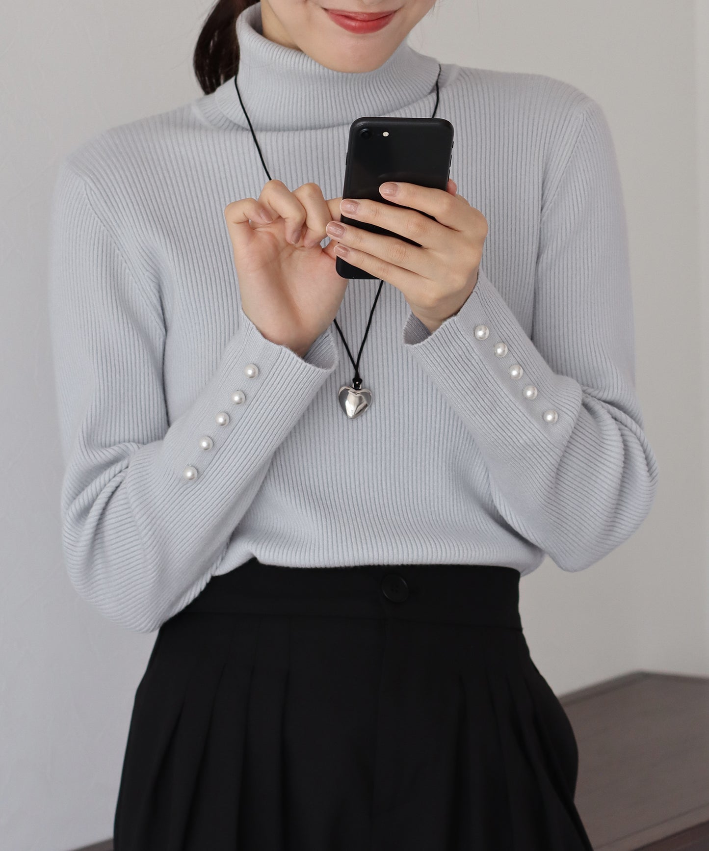 【TIME SALE】袖パールボタンタートルネックニット