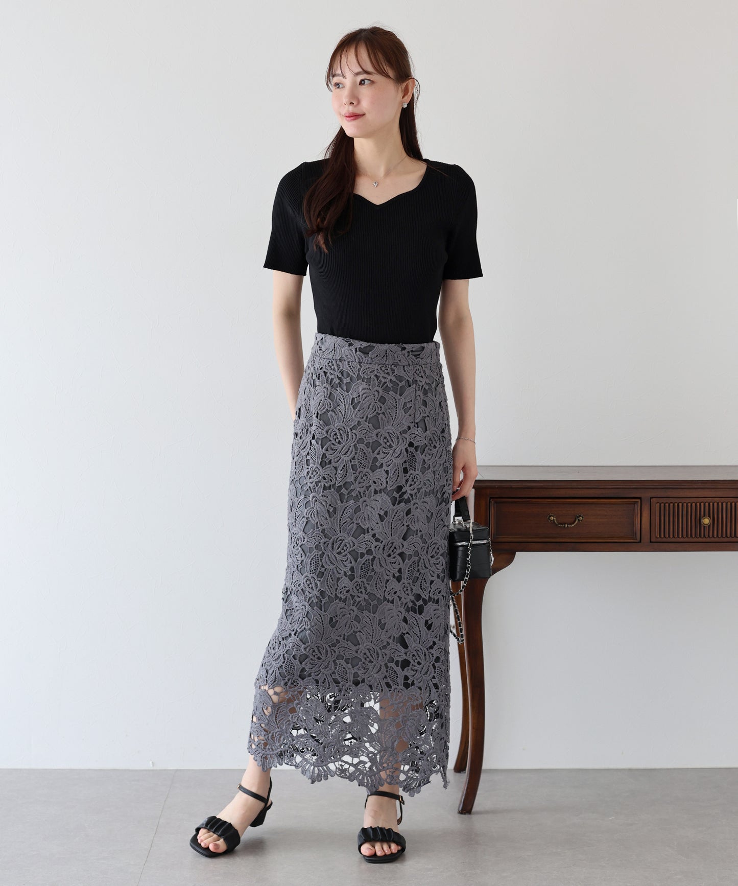 【TIME SALE】ハートネックリブニット