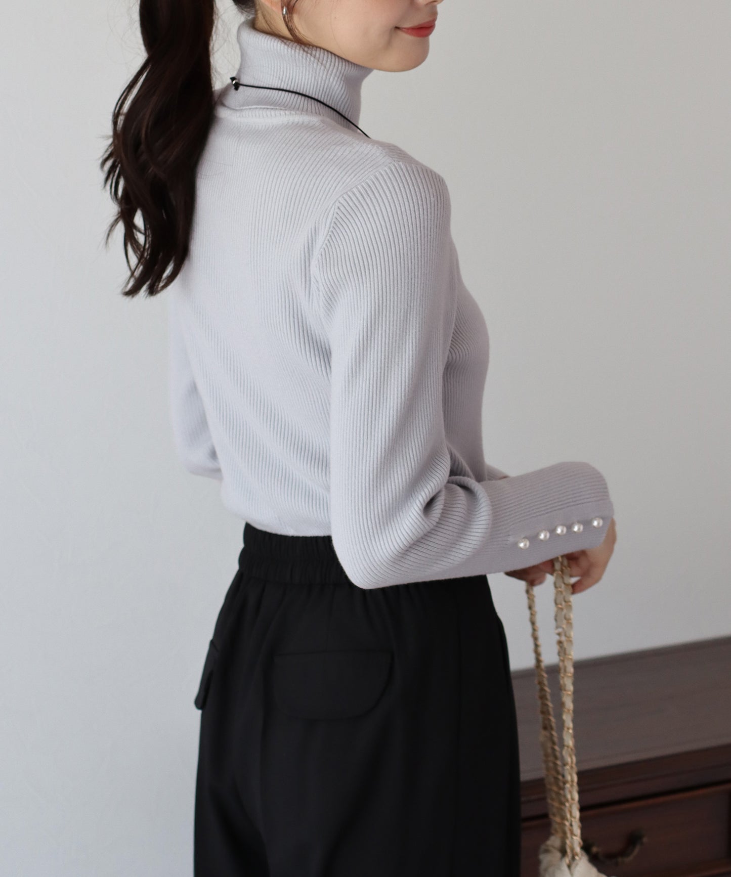【TIME SALE】袖パールボタンタートルネックニット