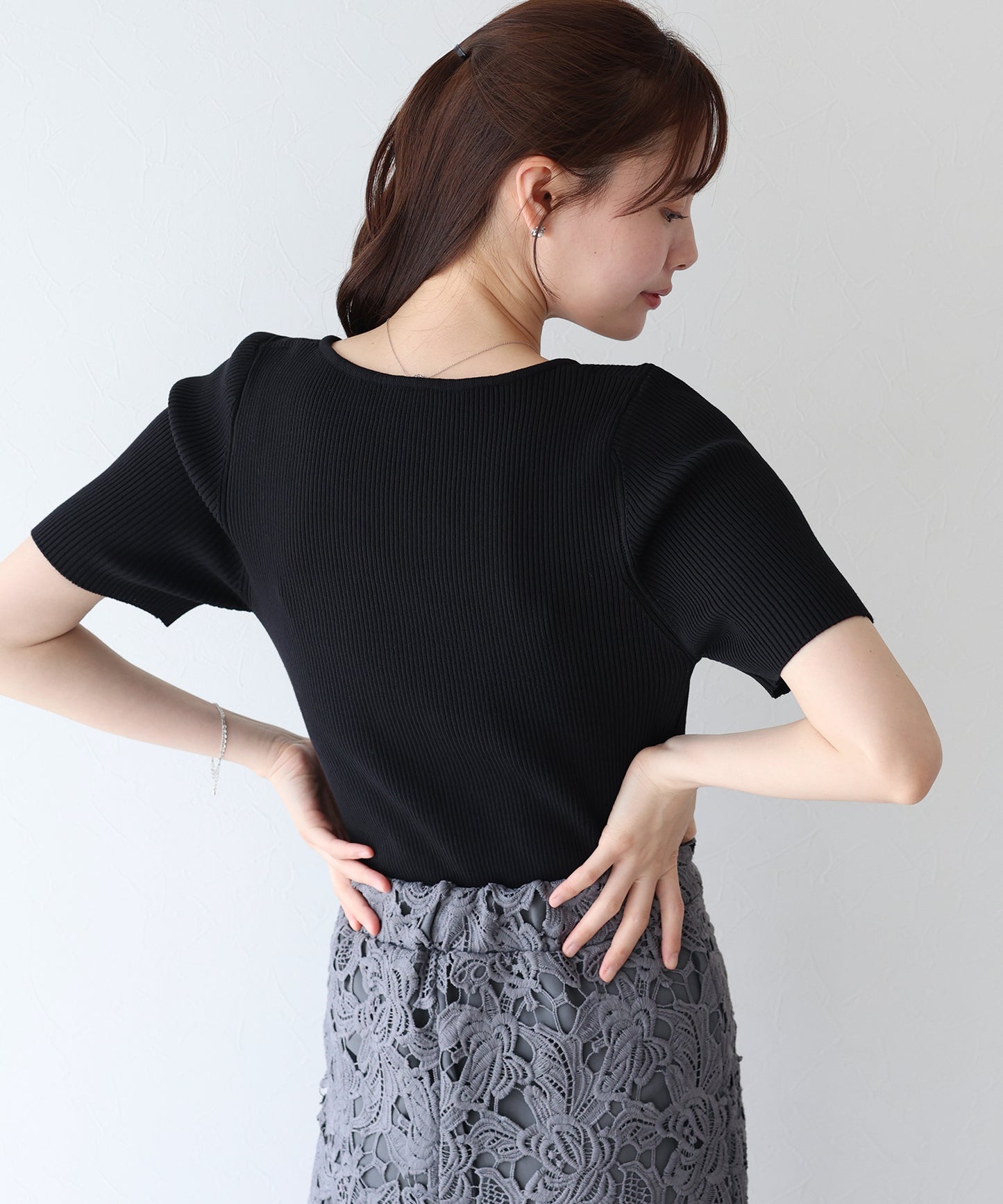 【TIME SALE】ハートネックリブニット