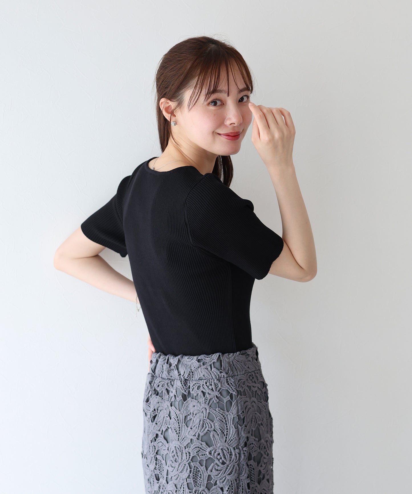 【TIME SALE】ハートネックリブニット