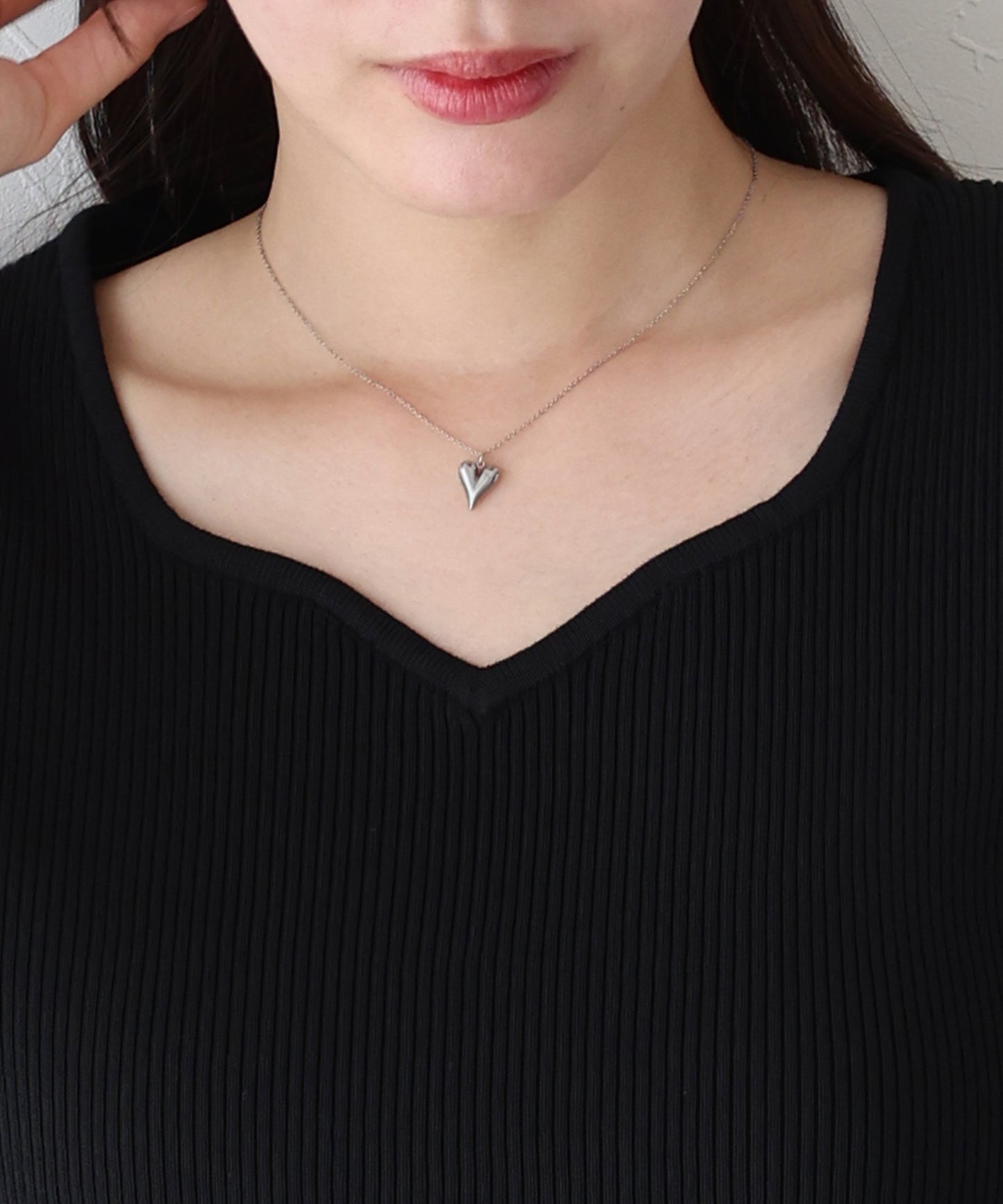 【TIME SALE】ハートネックリブニット