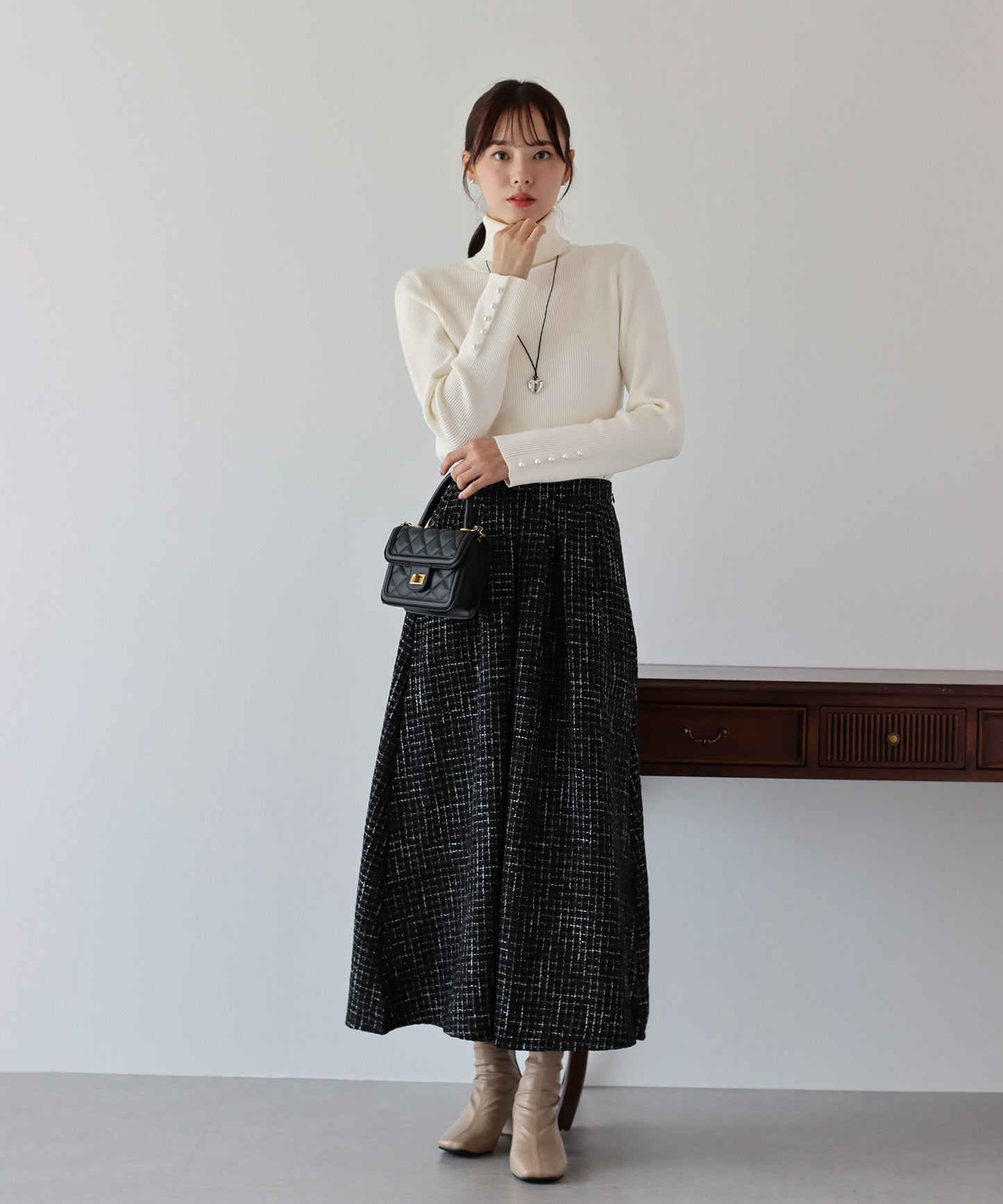 【TIME SALE】袖パールボタンタートルネックニット