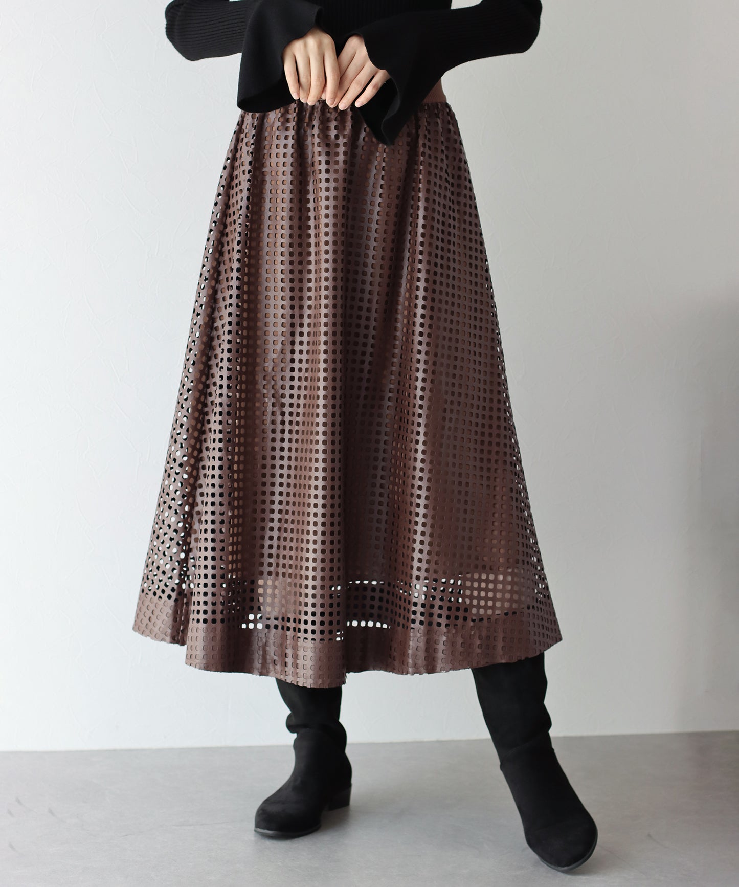 パンチングフェイクレザースカート