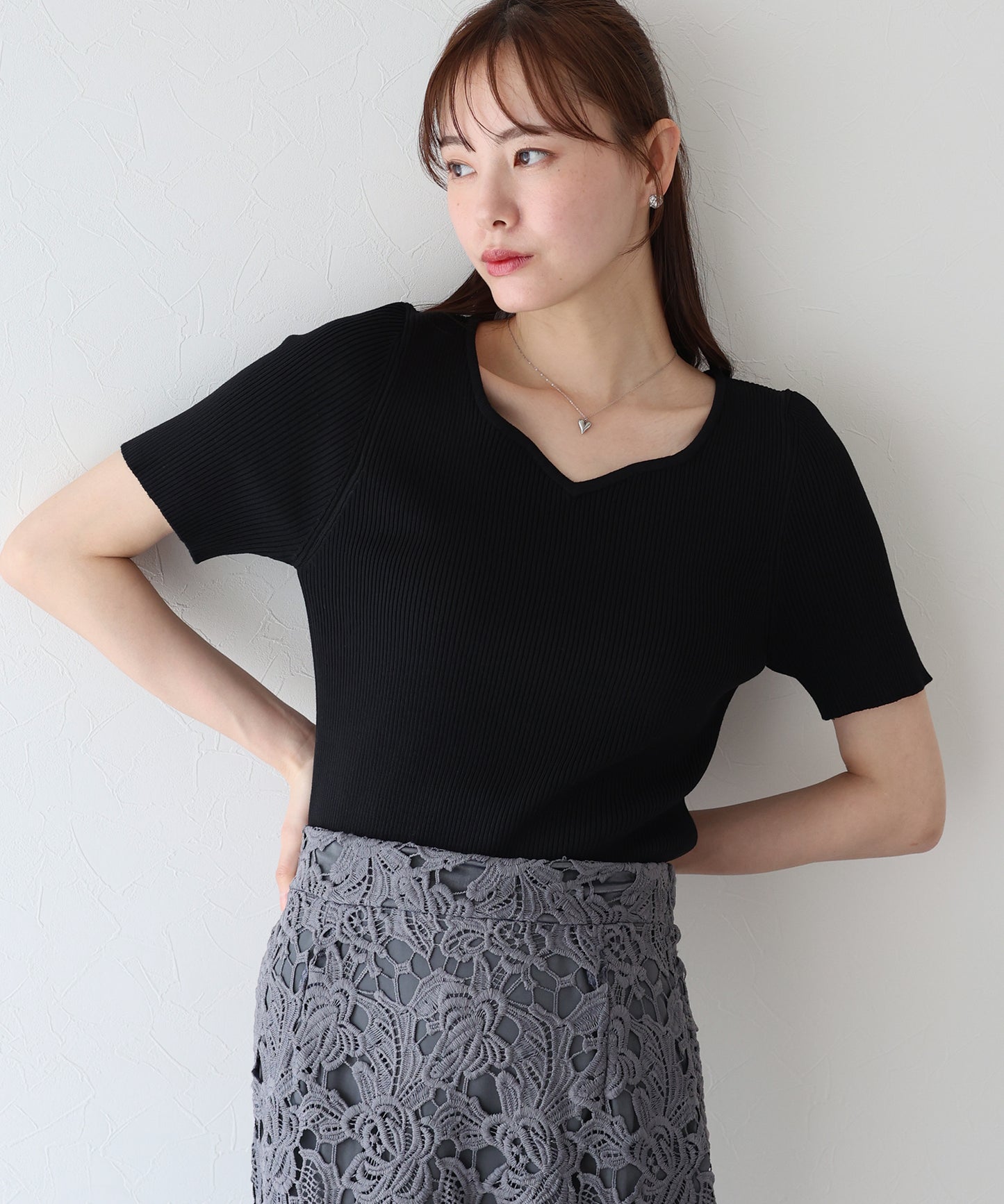 【TIME SALE】ハートネックリブニット