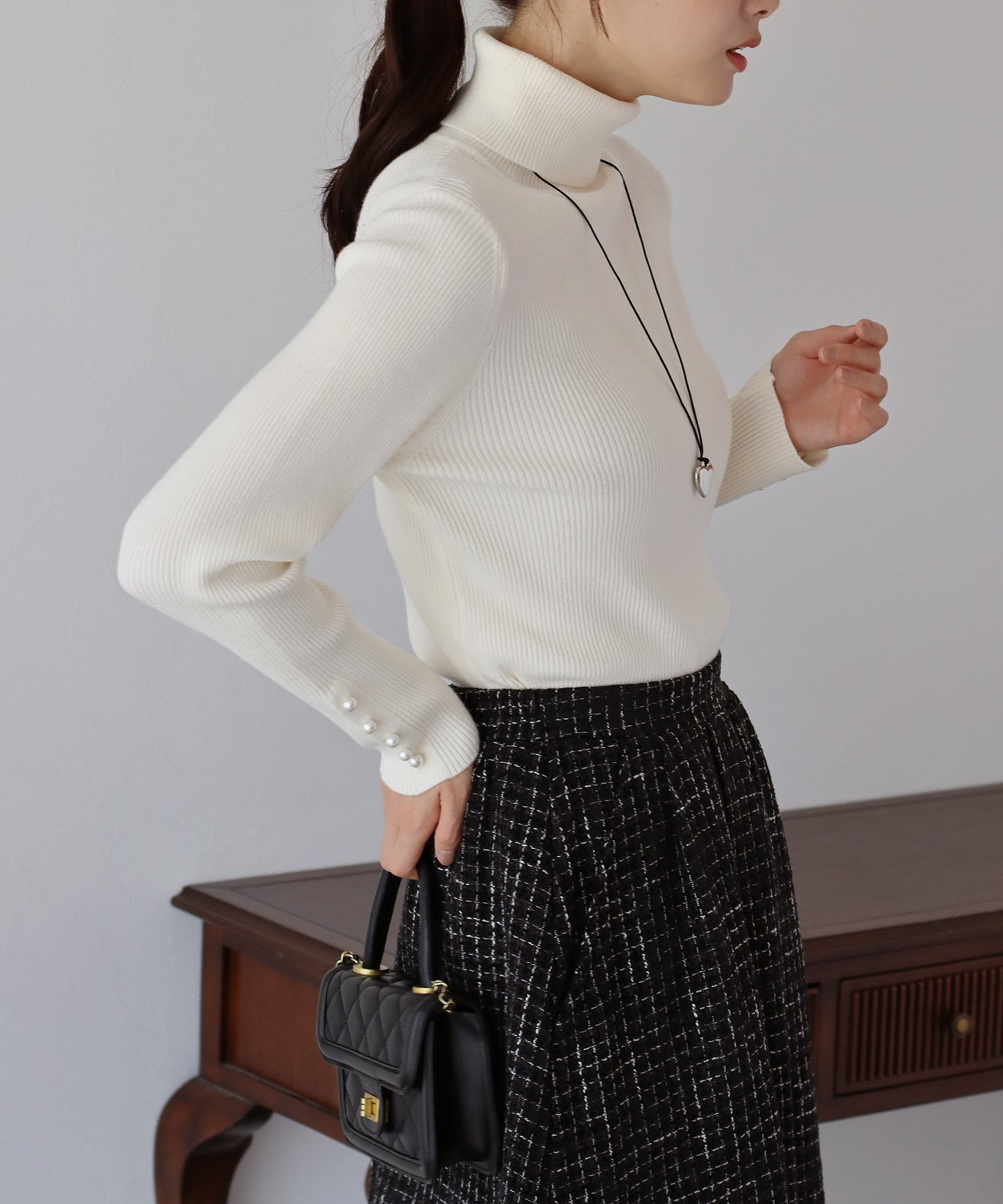 【TIME SALE】袖パールボタンタートルネックニット