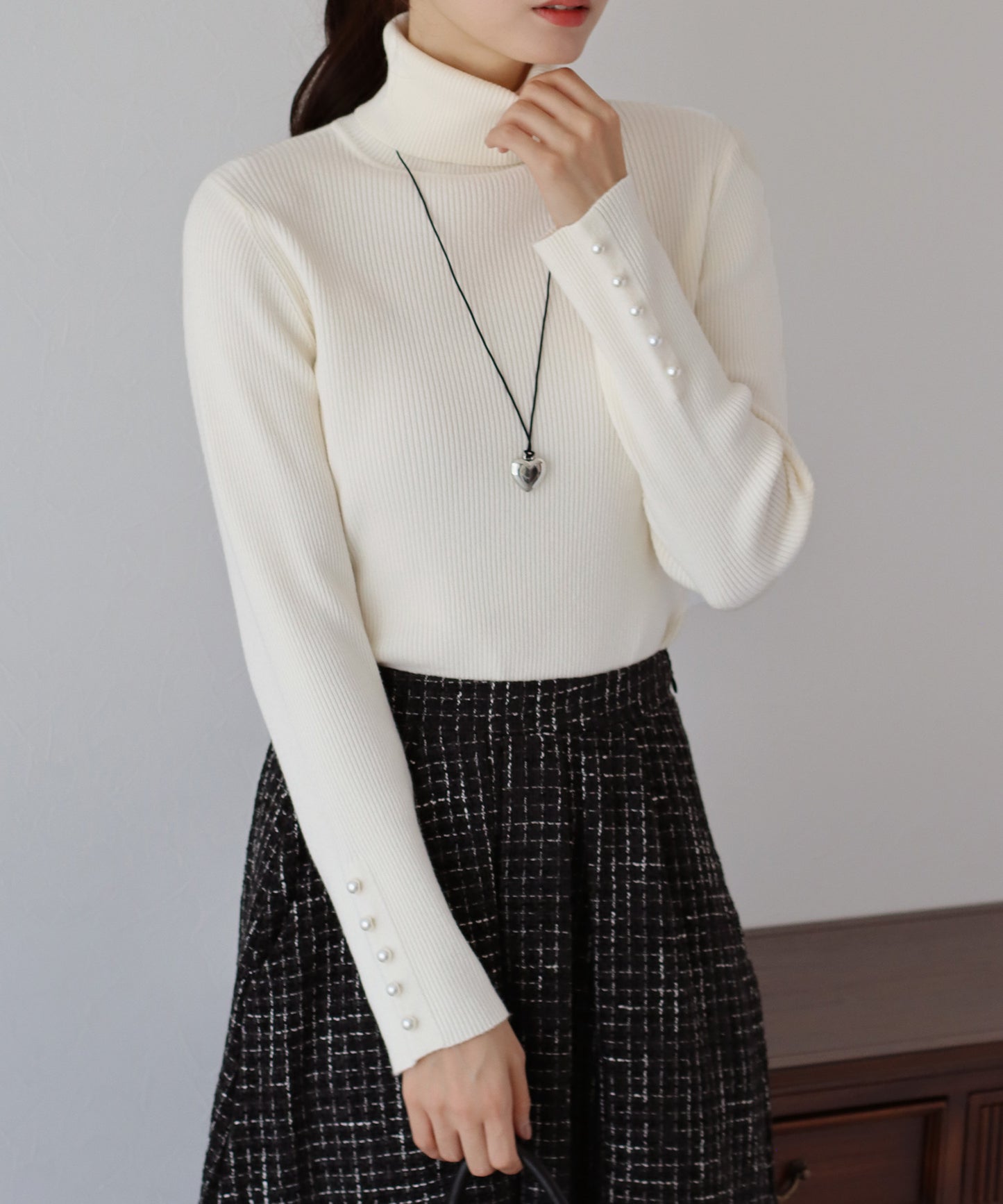 【TIME SALE】袖パールボタンタートルネックニット