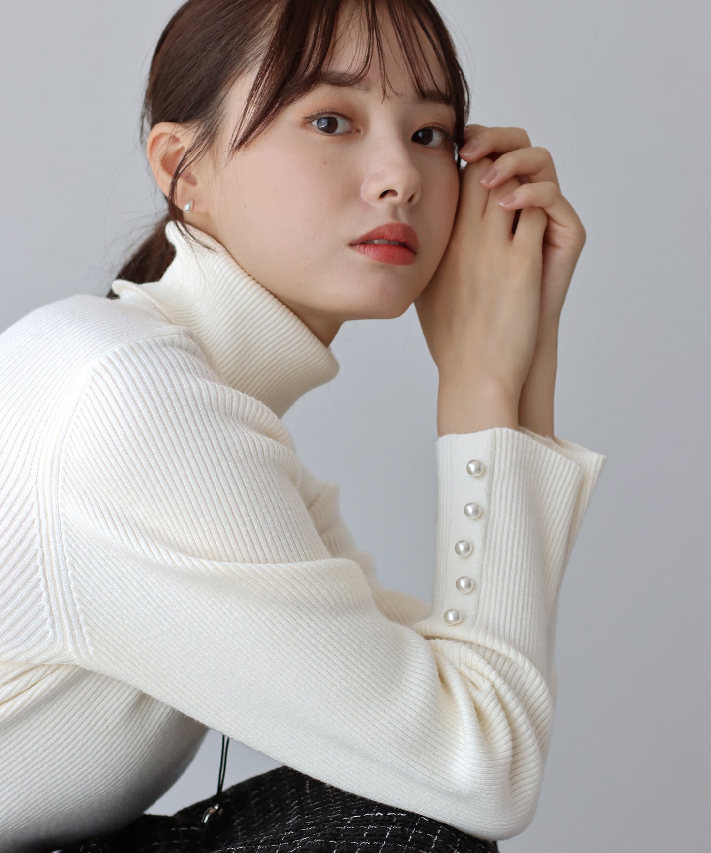 【TIME SALE】袖パールボタンタートルネックニット