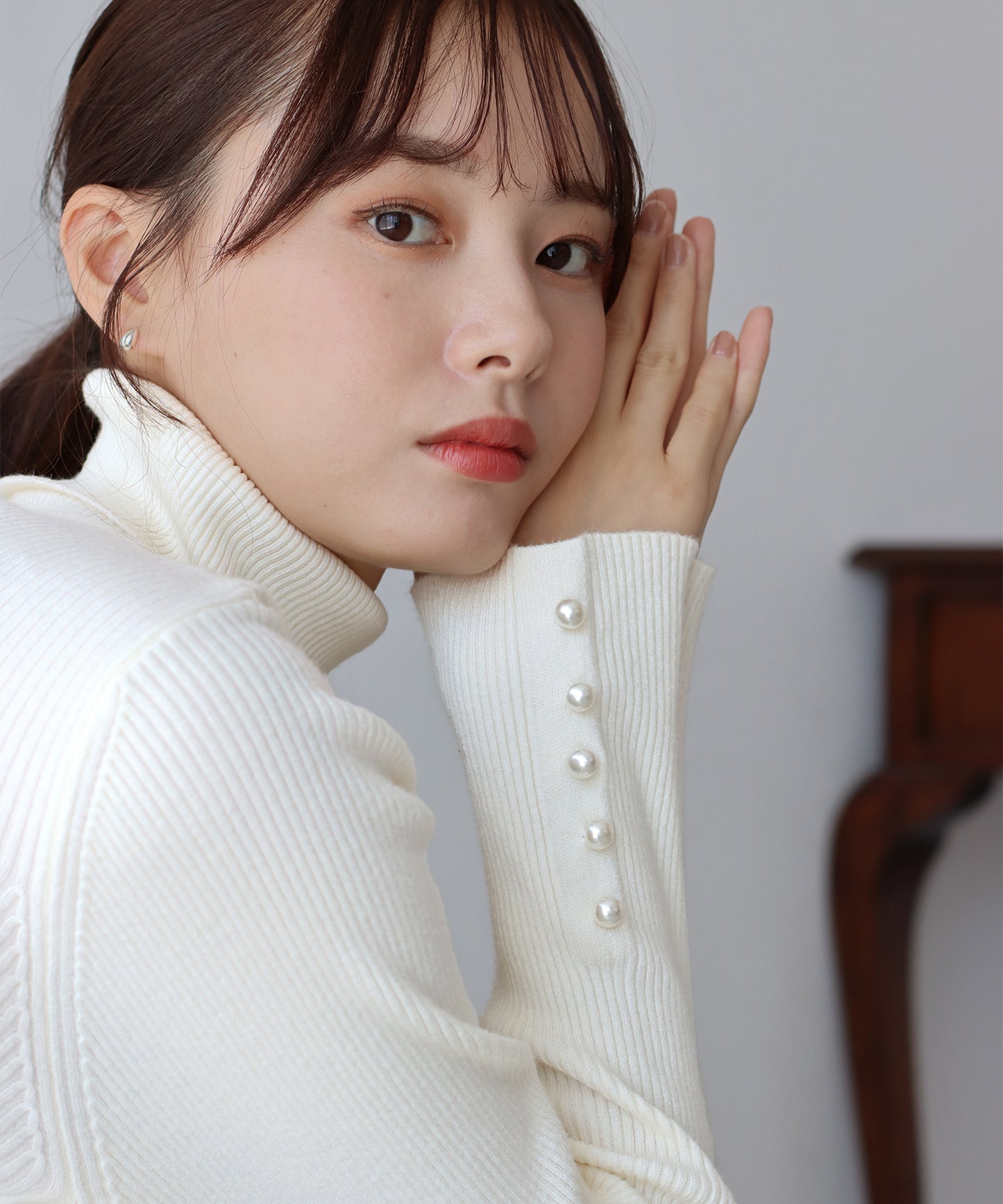 【TIME SALE】袖パールボタンタートルネックニット