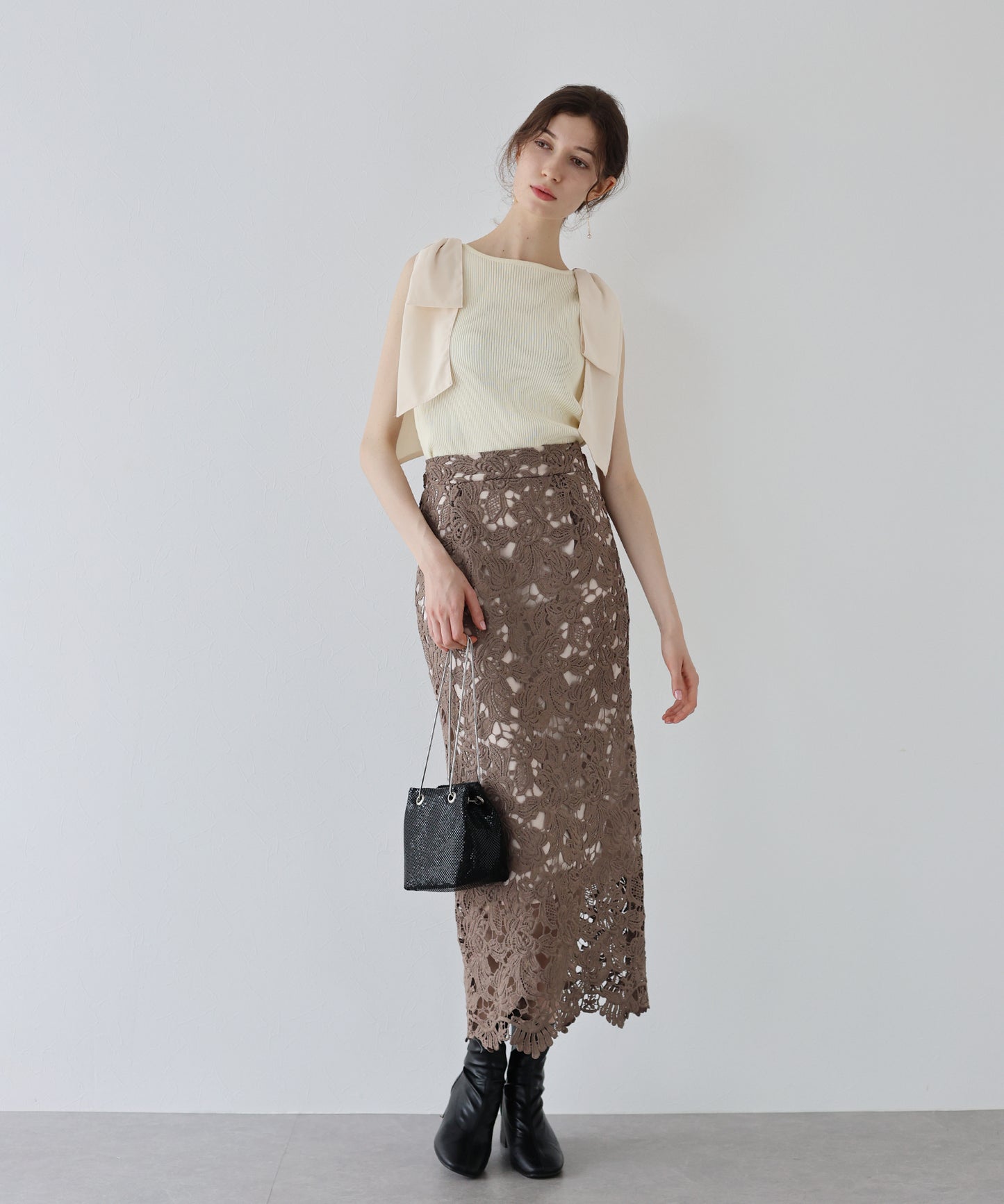 【SALE】ショルダーリボンノースリリブニット