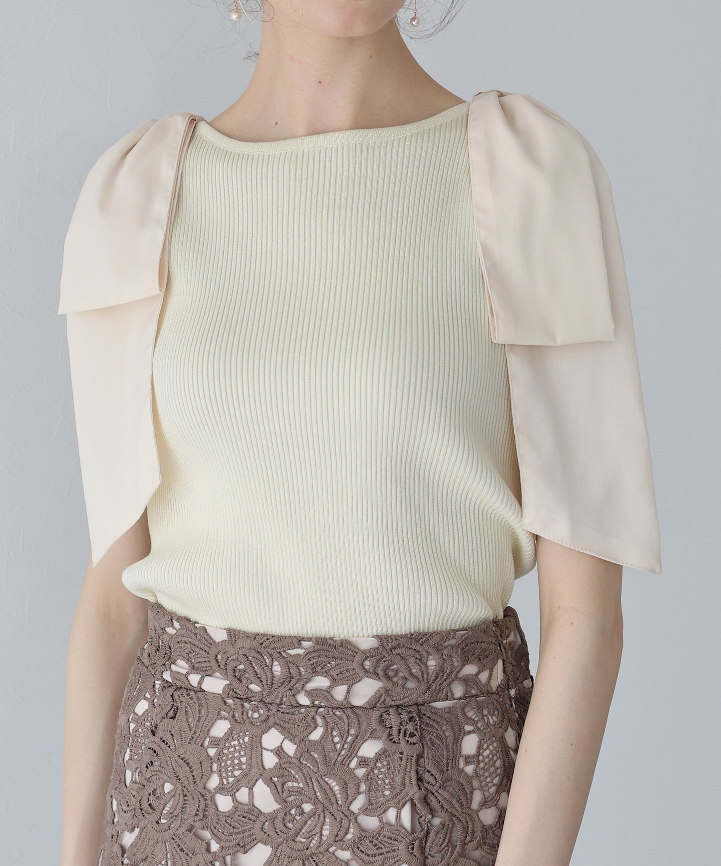 【SALE】ショルダーリボンノースリリブニット