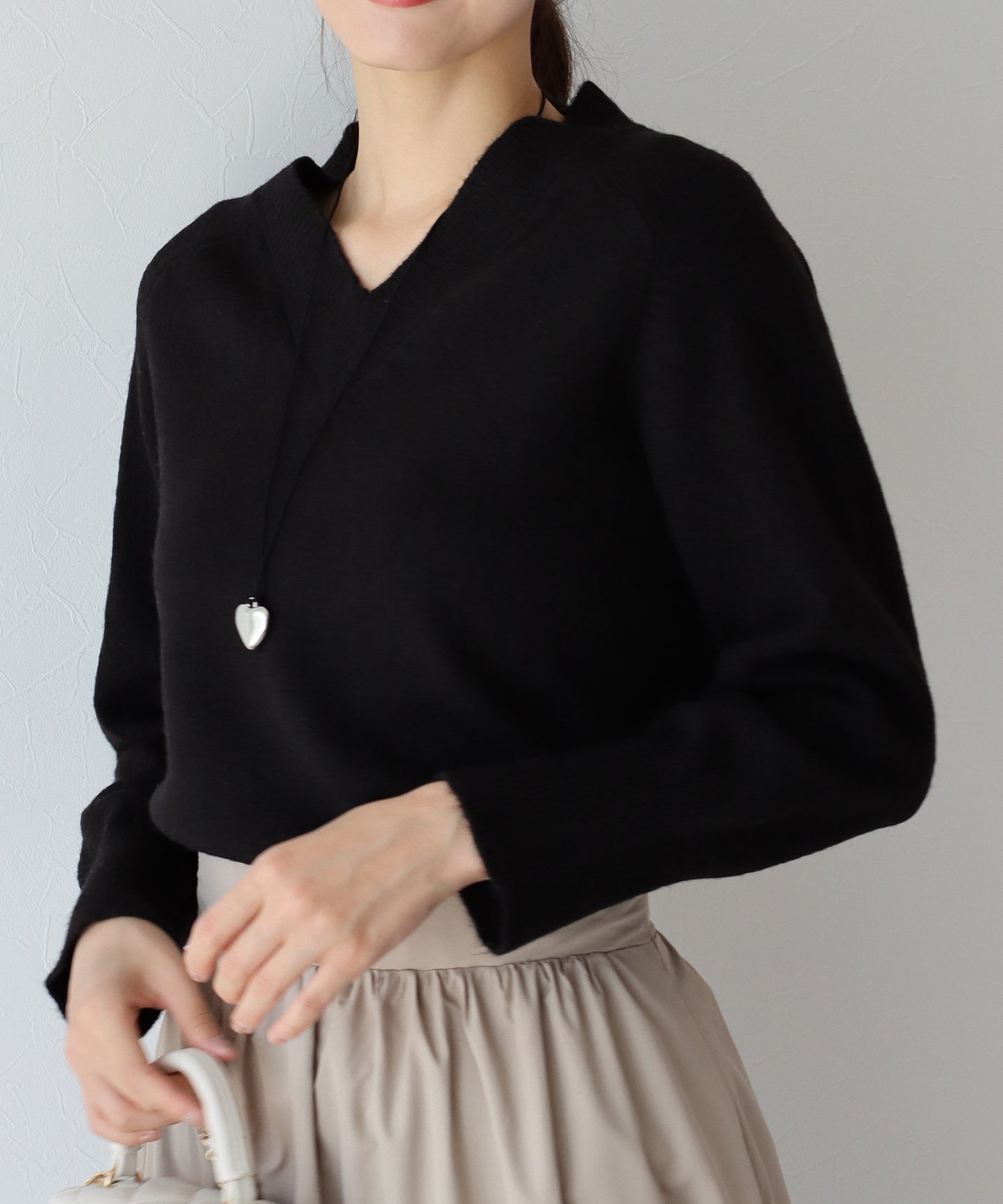 【SALE】Vネックニット