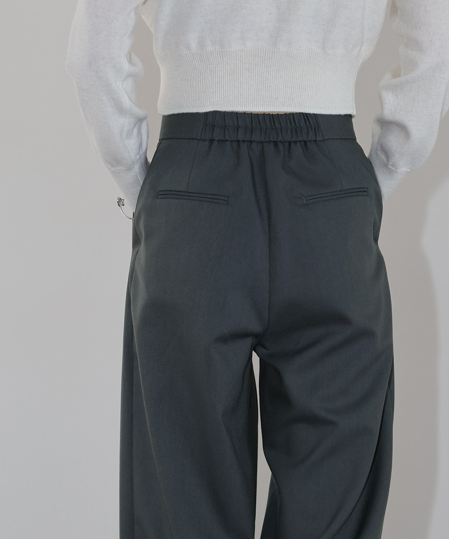 【SALE】ピンタックストレートスラックス