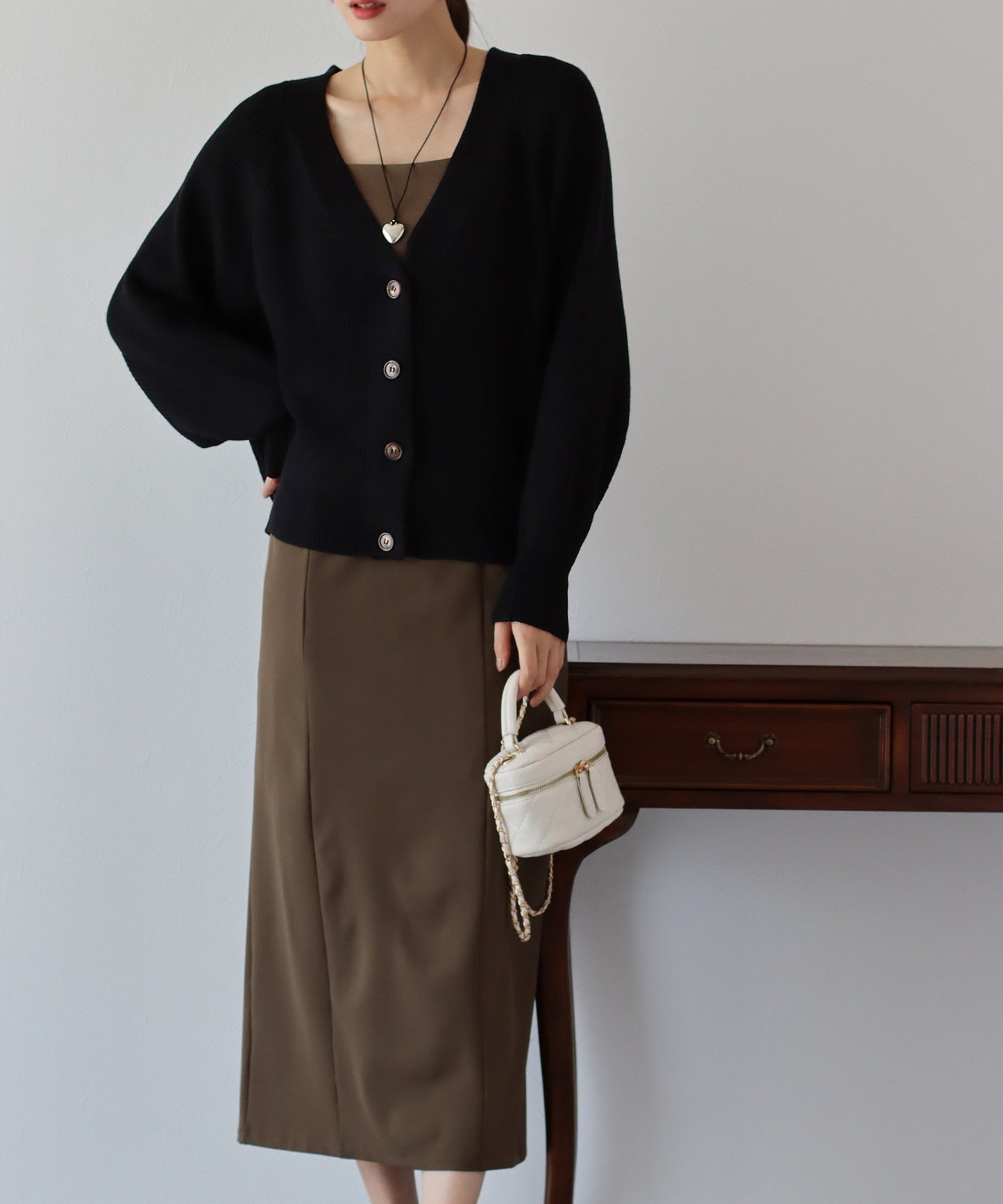 【SALE】なめらかざっくりVネックカーディガン