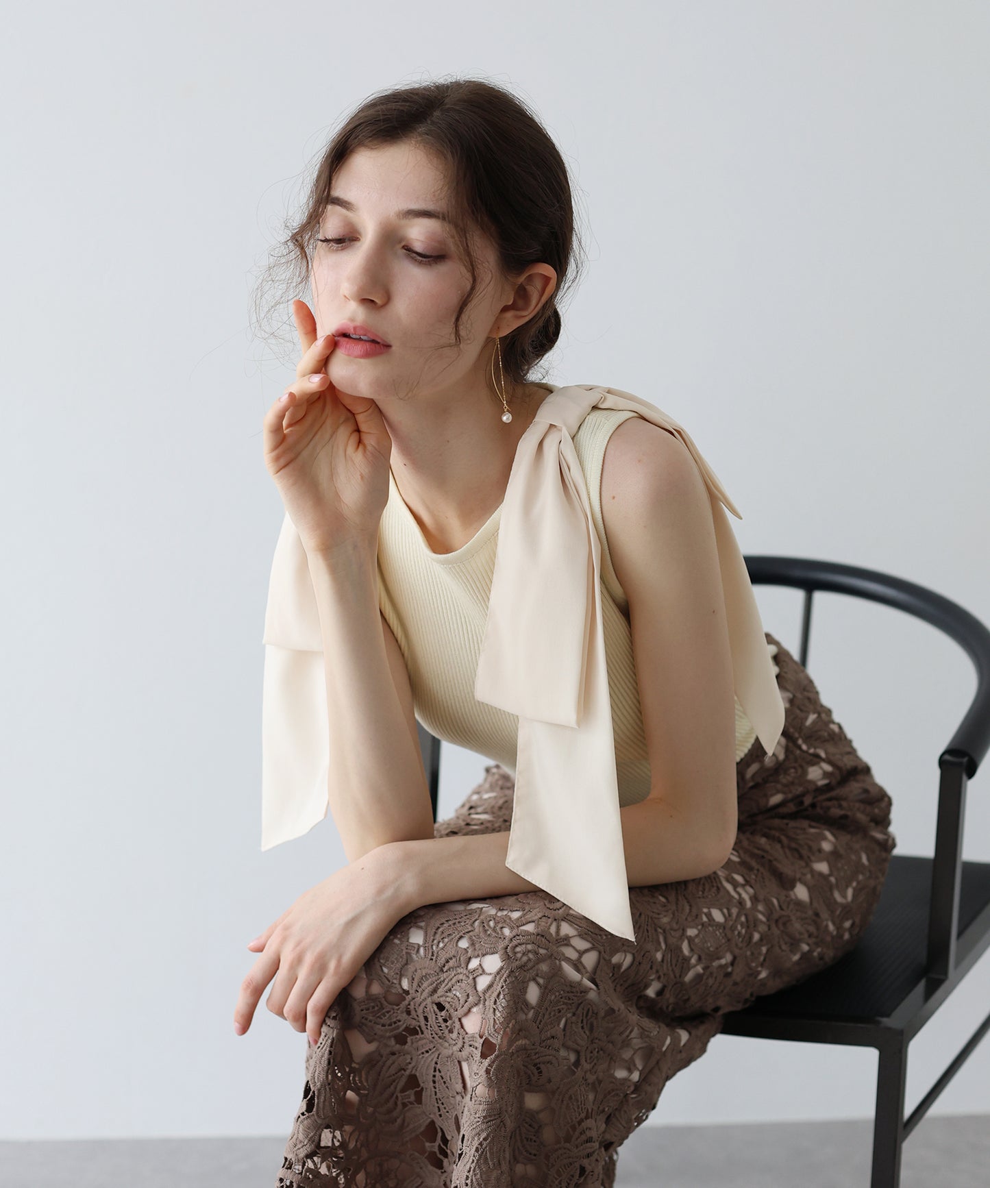 【SALE】ショルダーリボンノースリリブニット