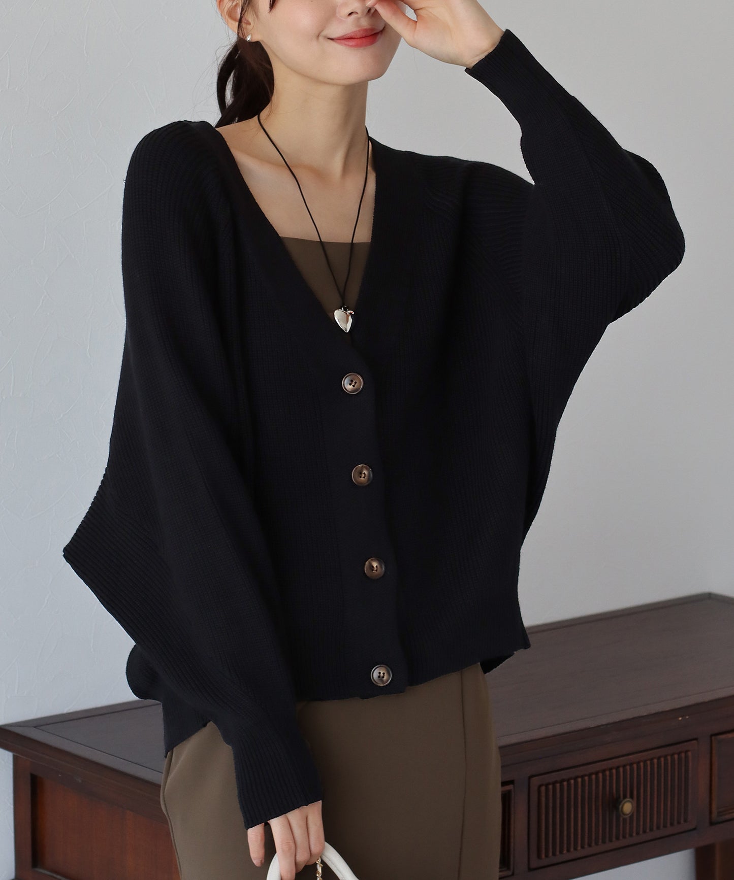【SALE】なめらかざっくりVネックカーディガン