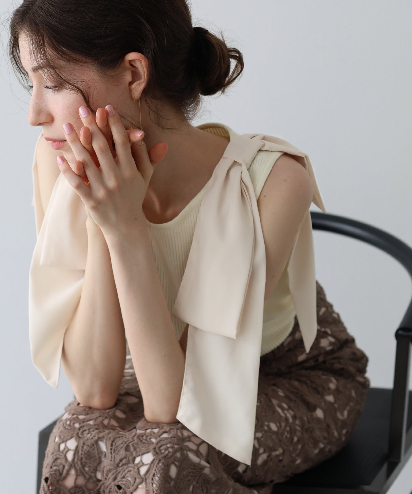 【SALE】ショルダーリボンノースリリブニット