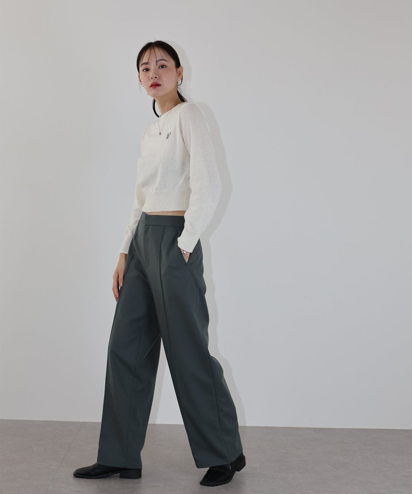 【SALE】ピンタックストレートスラックス