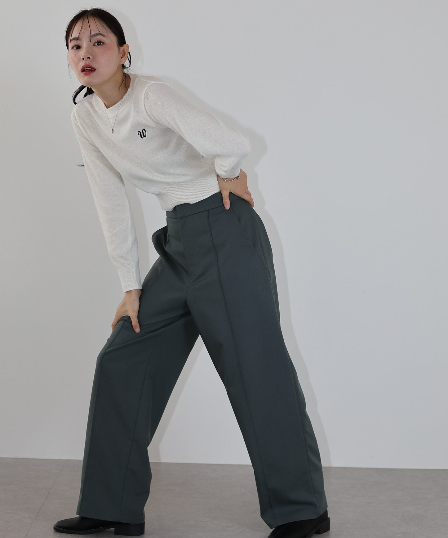 【SALE】ピンタックストレートスラックス